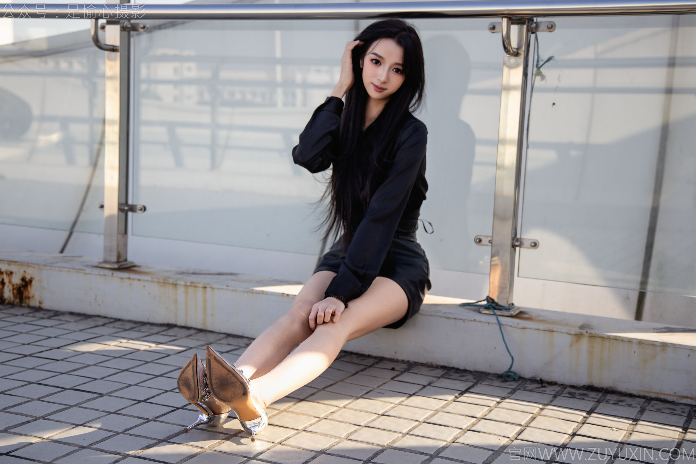 足愉心 No.020 云悦 （搭配：黑色衬衫、皮裙、高跟鞋、裸足）/(120P)