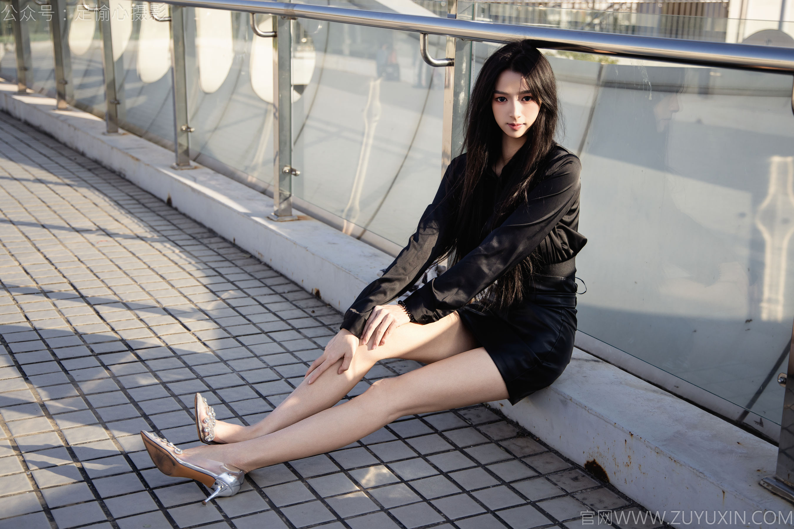 足愉心 No.020 云悦 （搭配：黑色衬衫、皮裙、高跟鞋、裸足）/(120P)