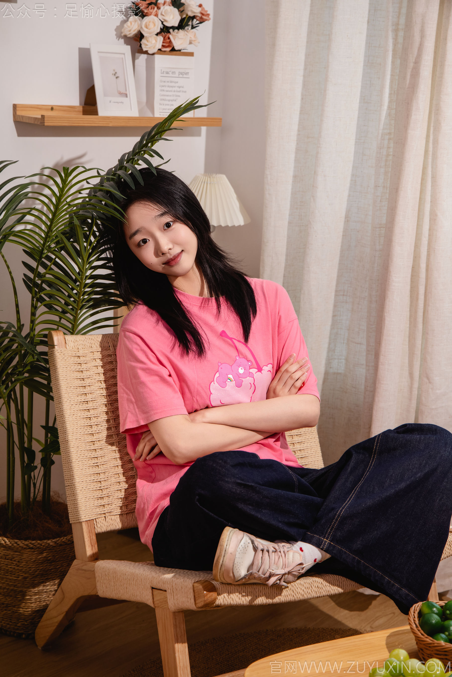 足愉心 No.018 奶芙 （搭配：粉色T恤、牛仔长裤、运动鞋、白色棉袜、裸足）/(110P)