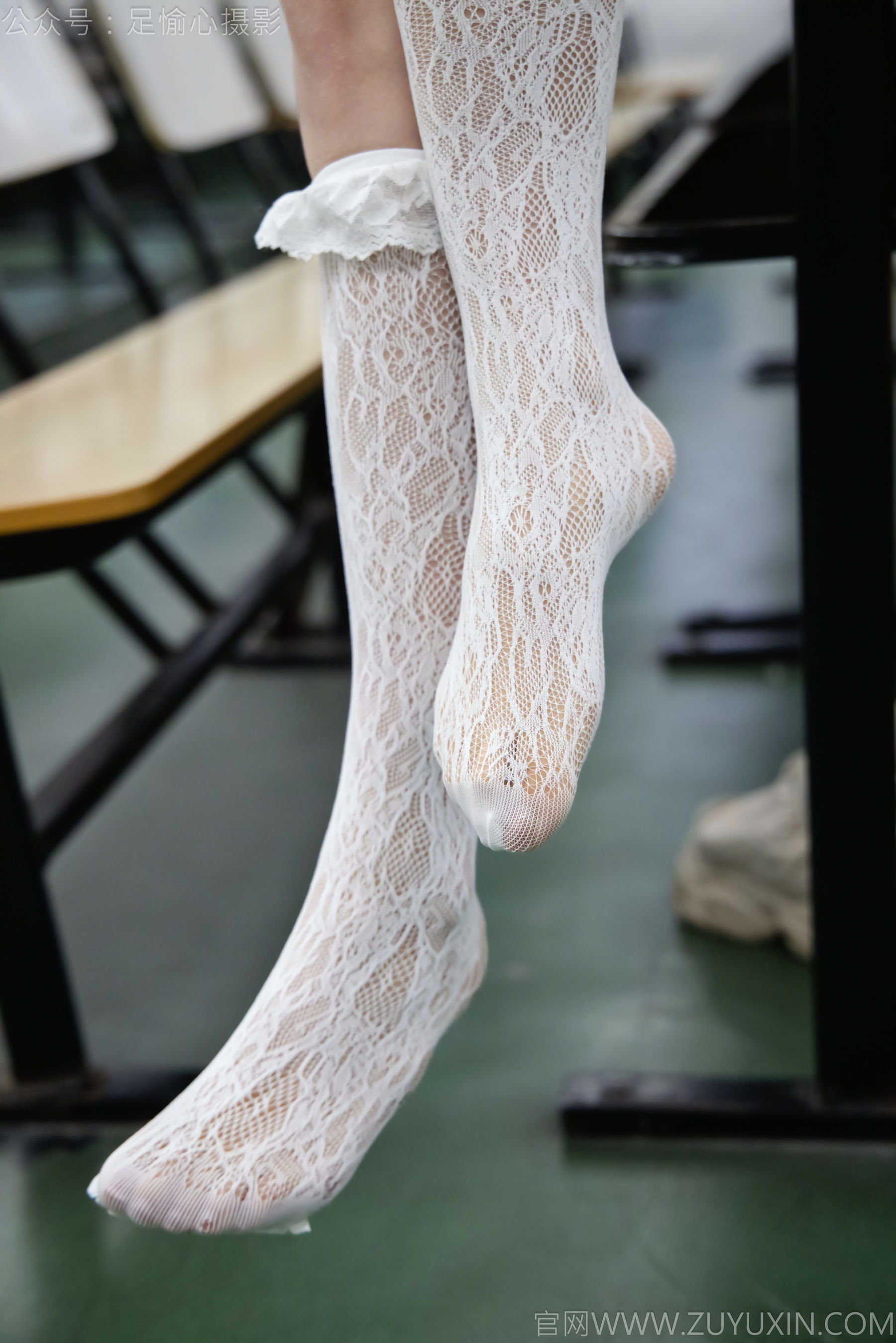 足愉心 No.17 南南 （搭配：针织长衣、白色吊带、运动鞋、白色丝袜、裸足）/(110P)