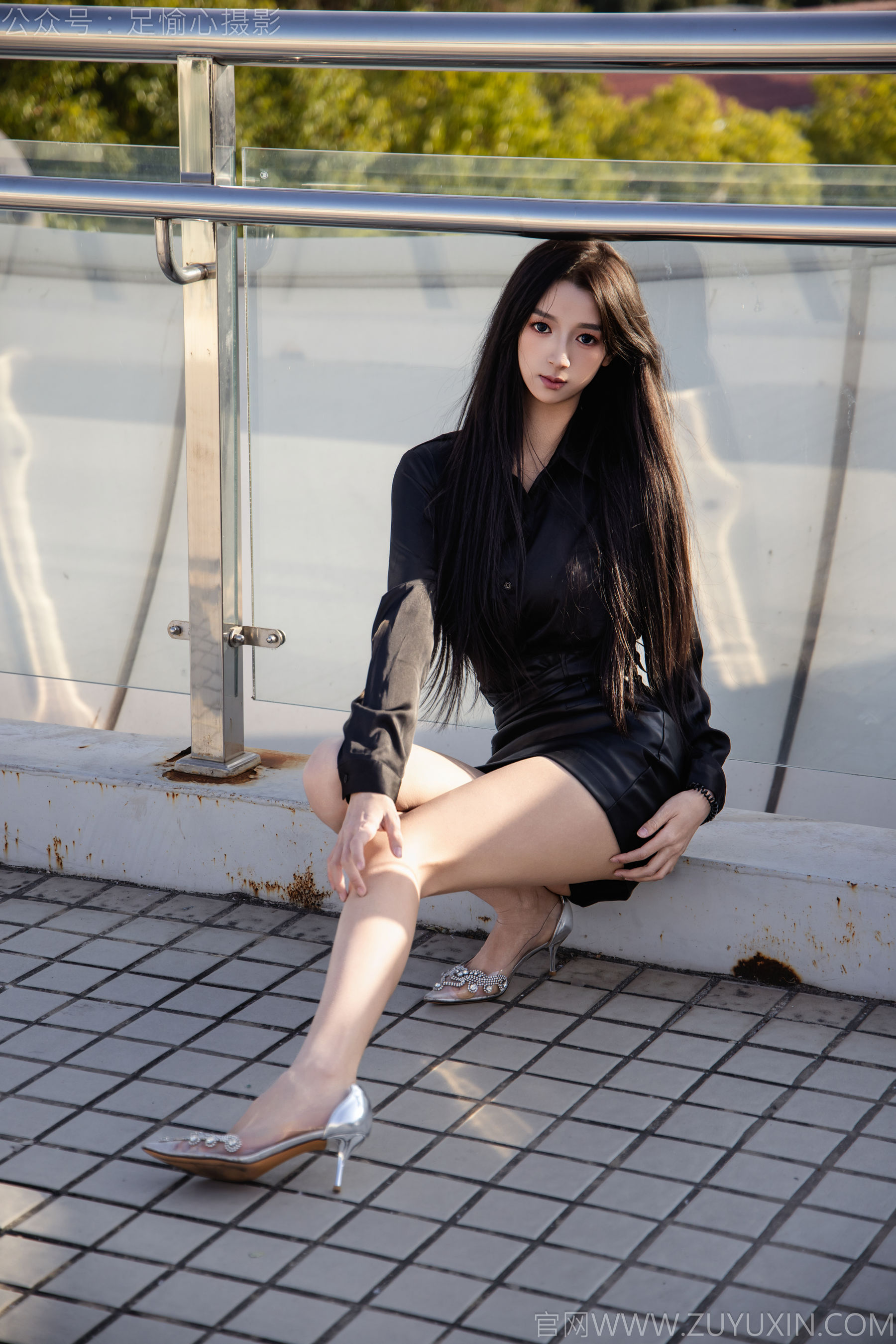 足愉心 No.020 云悦 （搭配：黑色衬衫、皮裙、高跟鞋、裸足）/(120P)