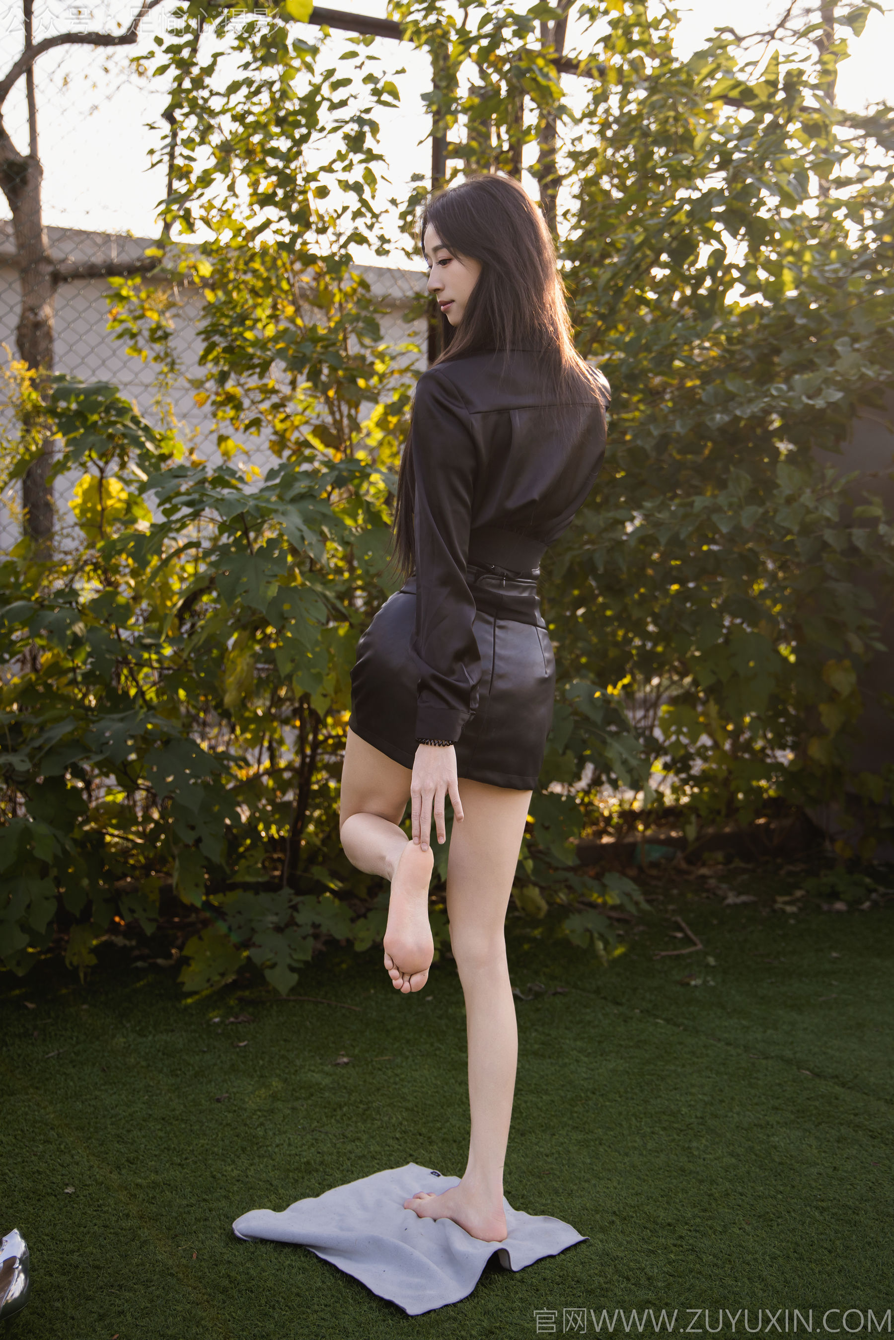 足愉心 No.020 云悦 （搭配：黑色衬衫、皮裙、高跟鞋、裸足）/(120P)