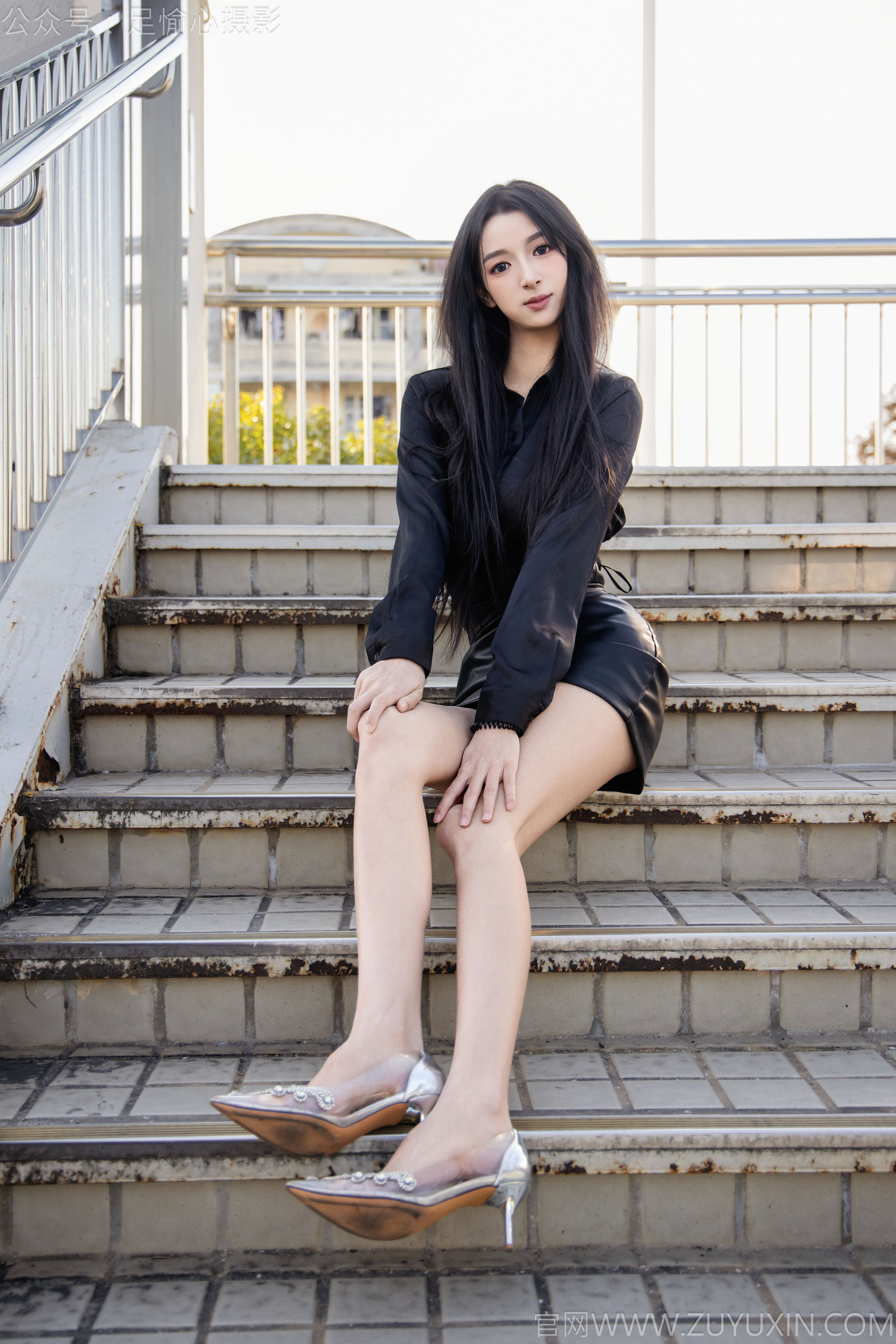 足愉心 No.020 云悦 （搭配：黑色衬衫、皮裙、高跟鞋、裸足）/(120P)