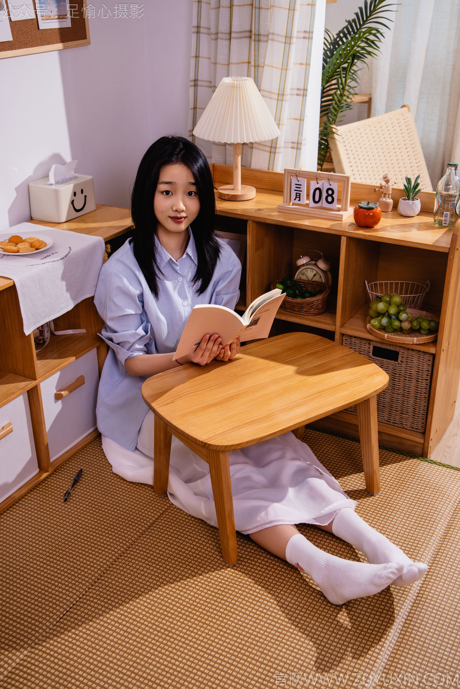 足愉心 No.023 奶芙 （搭配：蓝色衬衫、白色长裙、帆布鞋、白色棉袜、裸足）/(111P)