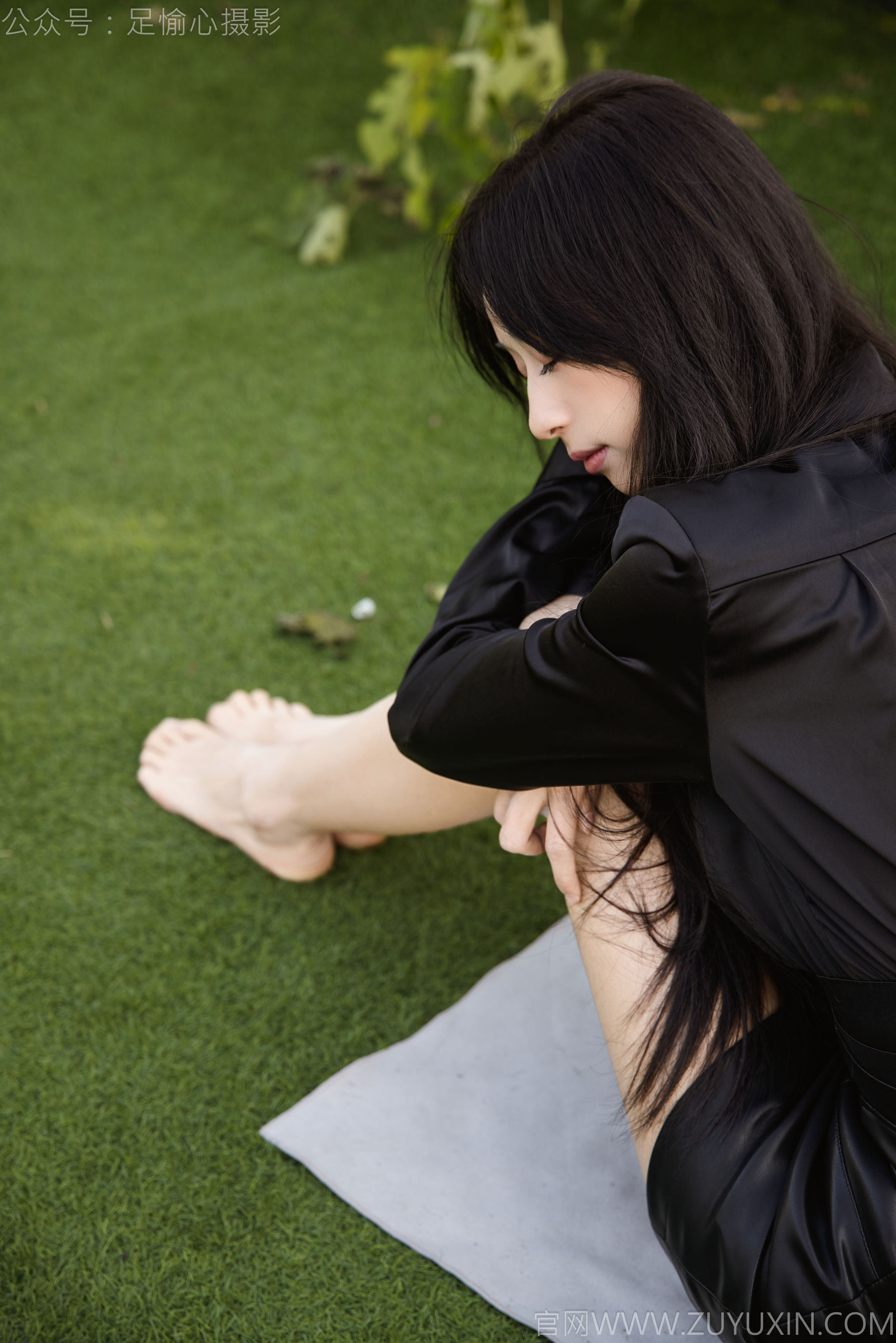 足愉心 No.020 云悦 （搭配：黑色衬衫、皮裙、高跟鞋、裸足）/(120P)