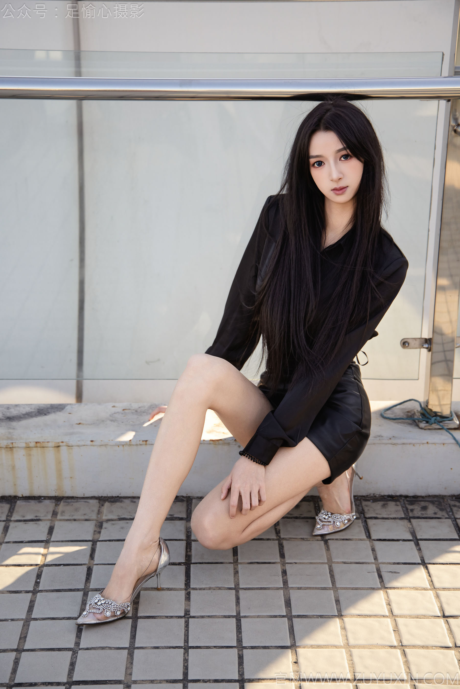 足愉心 No.020 云悦 （搭配：黑色衬衫、皮裙、高跟鞋、裸足）/(120P)