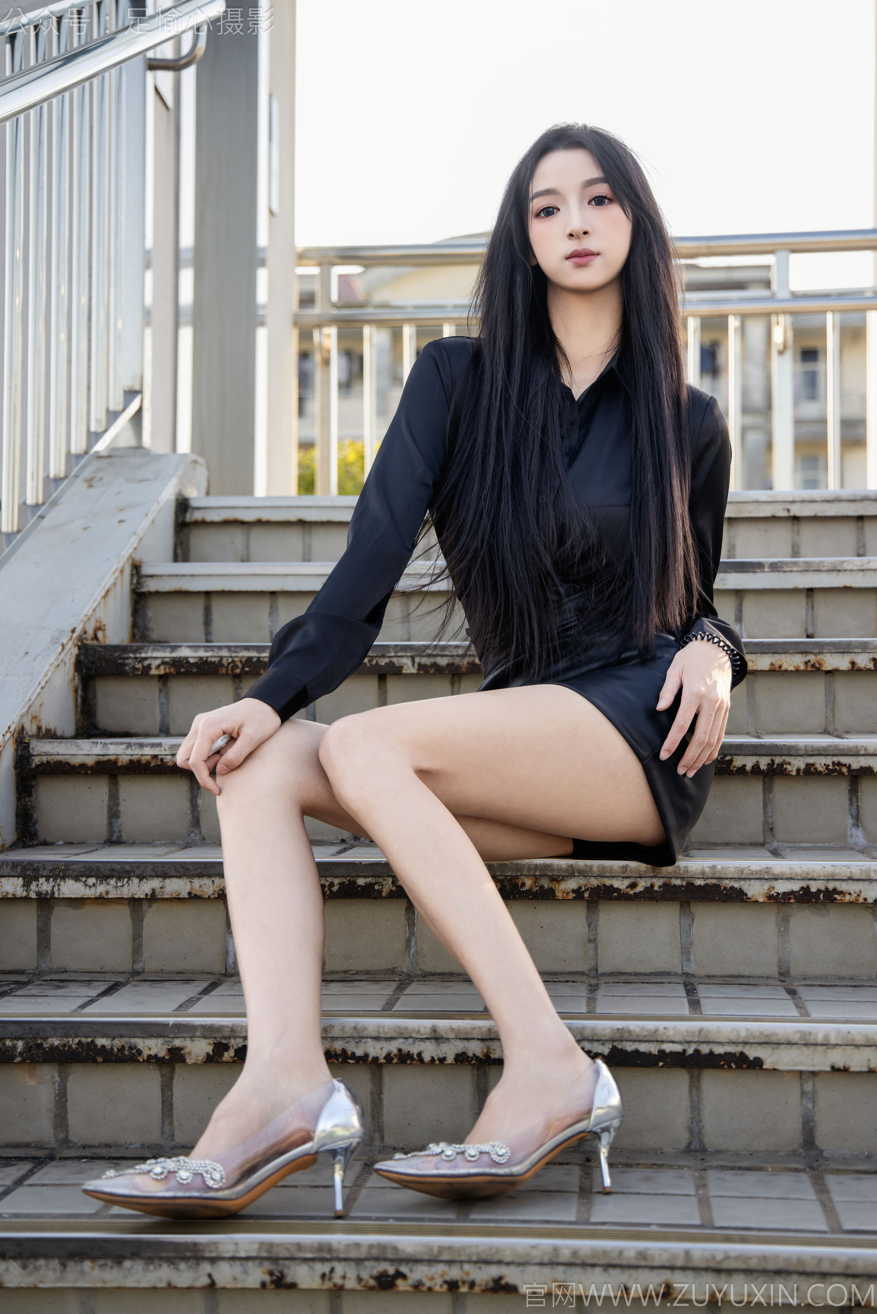 足愉心 No.020 云悦 （搭配：黑色衬衫、皮裙、高跟鞋、裸足）/(120P)