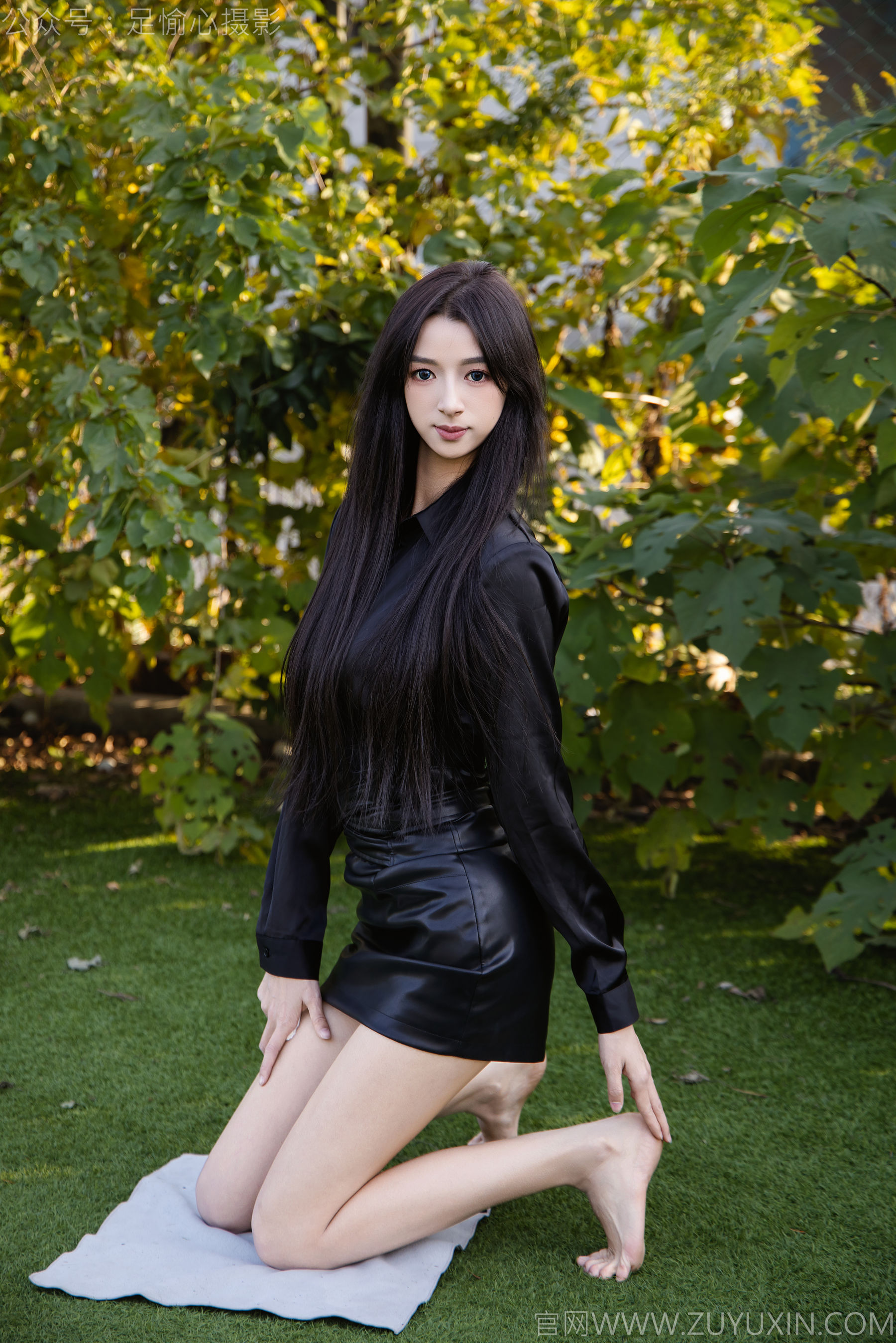 足愉心 No.020 云悦 （搭配：黑色衬衫、皮裙、高跟鞋、裸足）/(120P)