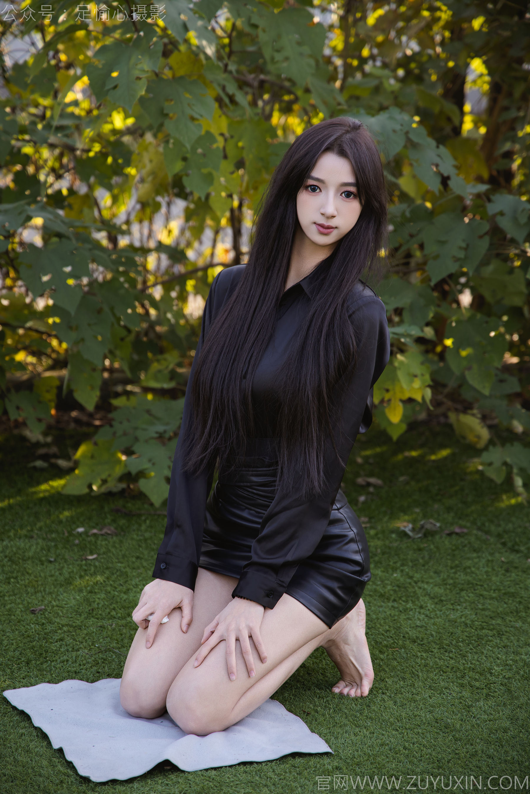 足愉心 No.020 云悦 （搭配：黑色衬衫、皮裙、高跟鞋、裸足）/(120P)