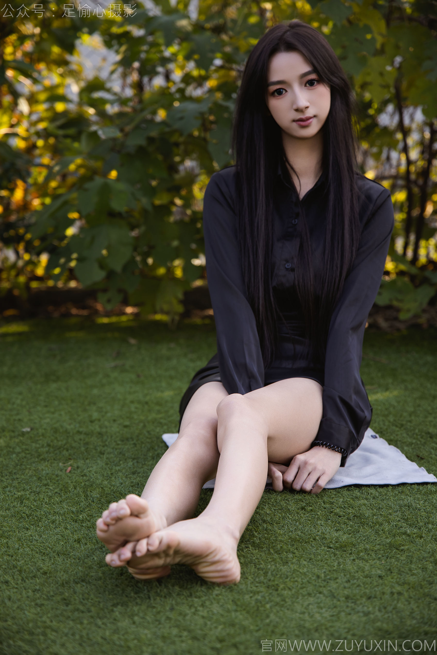 足愉心 No.020 云悦 （搭配：黑色衬衫、皮裙、高跟鞋、裸足）/(120P)