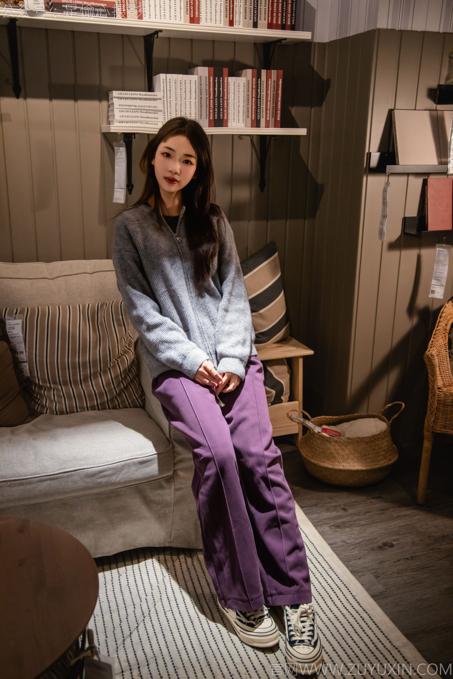 足愉心 No.016 软软 （搭配：灰色线套、紫色长裤、帆布鞋、卡通棉袜、裸足）/(110P)