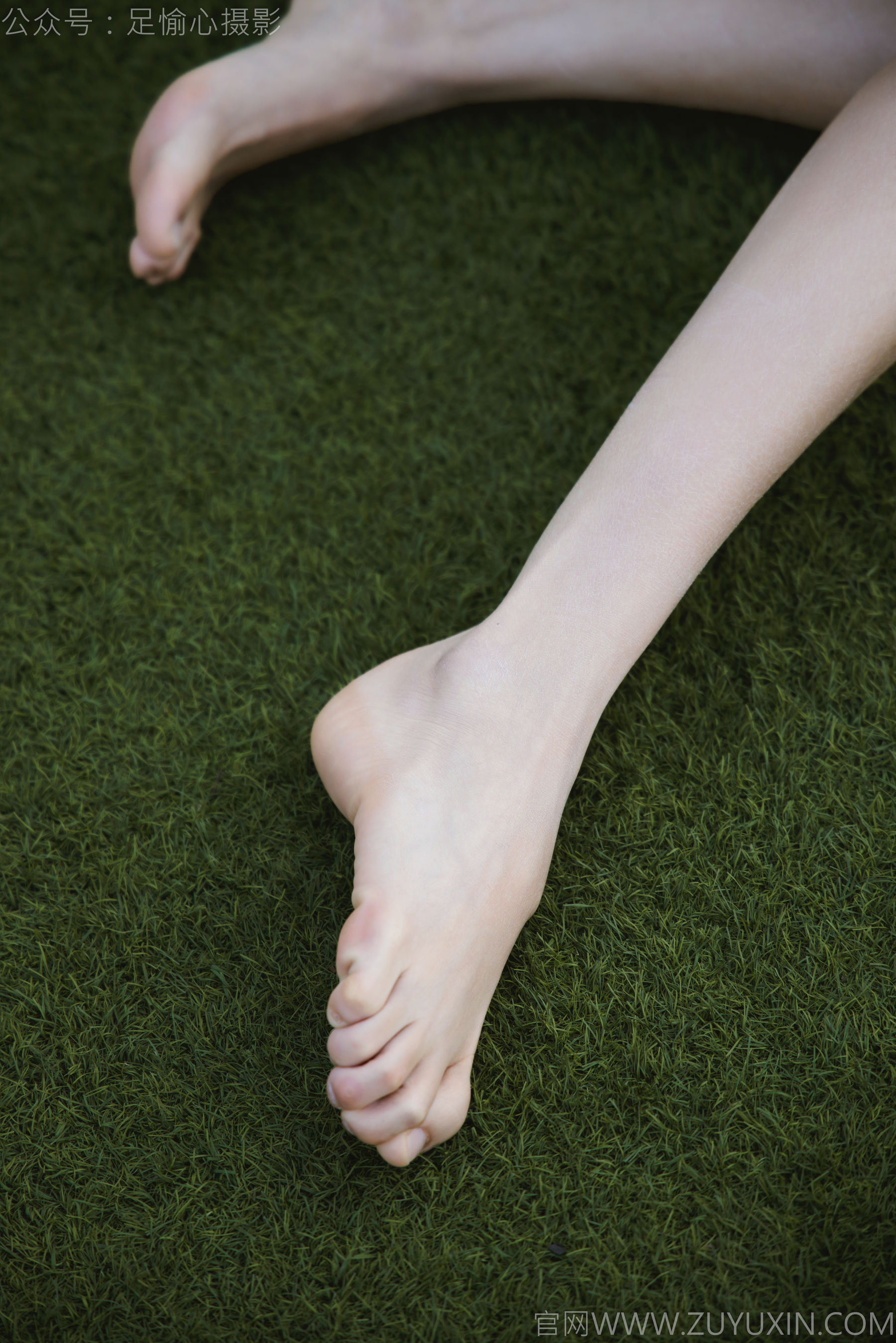 足愉心 No.020 云悦 （搭配：黑色衬衫、皮裙、高跟鞋、裸足）/(120P)