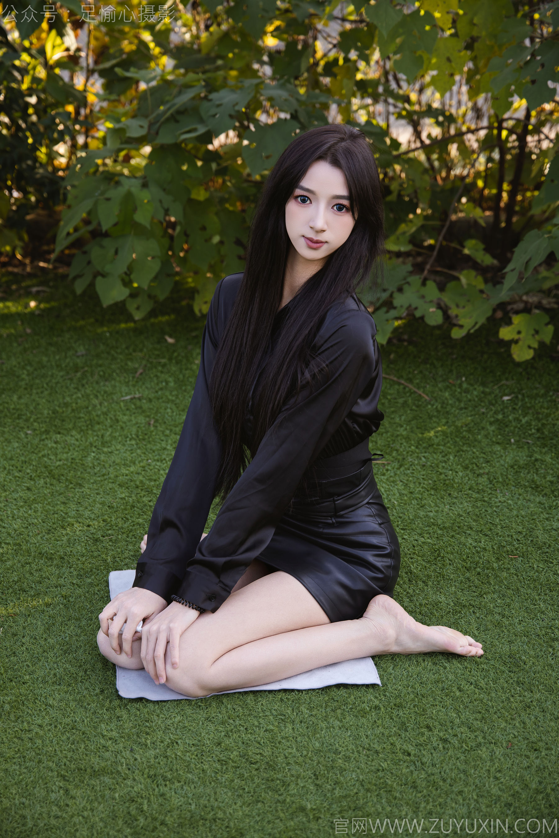 足愉心 No.020 云悦 （搭配：黑色衬衫、皮裙、高跟鞋、裸足）/(120P)