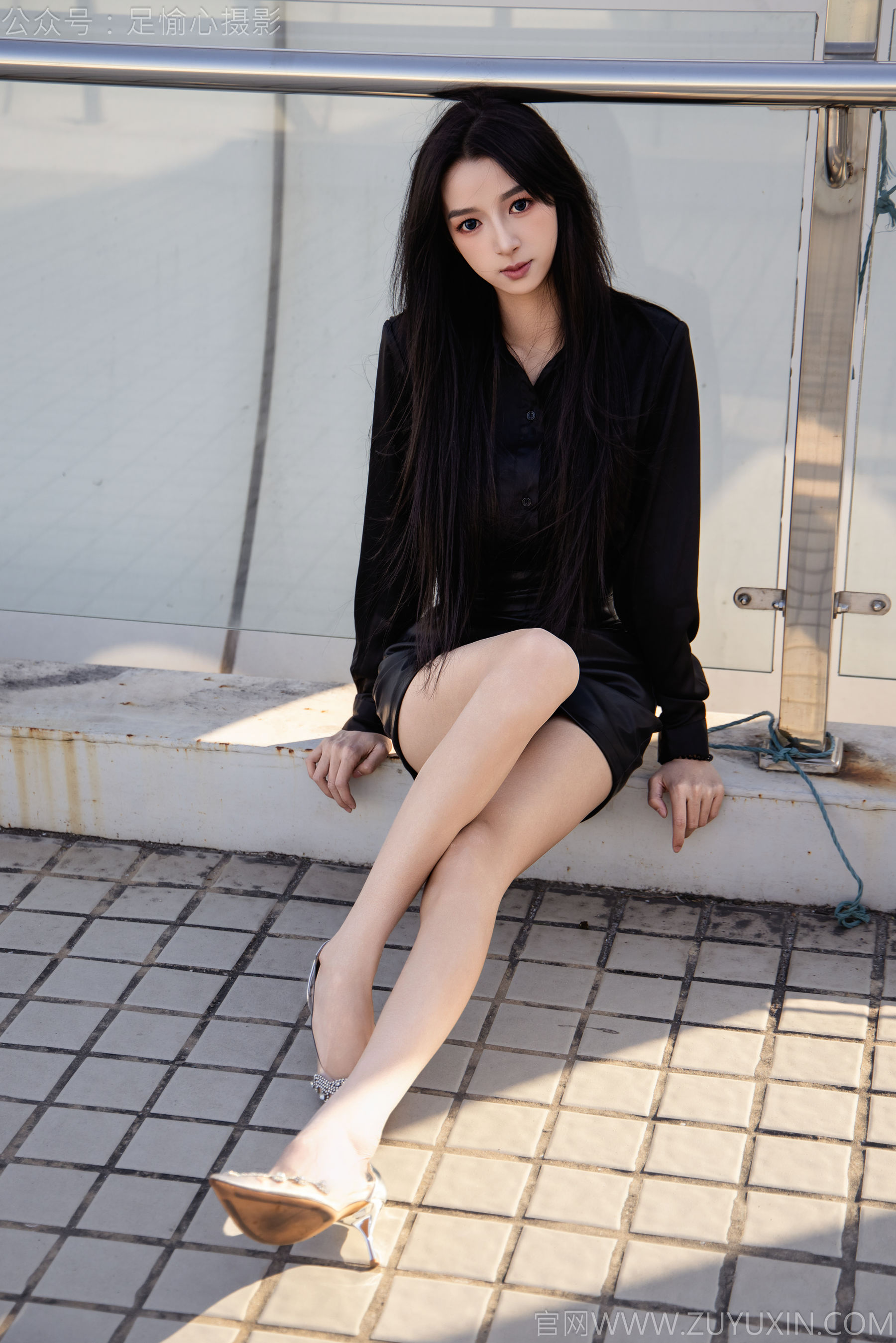 足愉心 No.020 云悦 （搭配：黑色衬衫、皮裙、高跟鞋、裸足）/(120P)