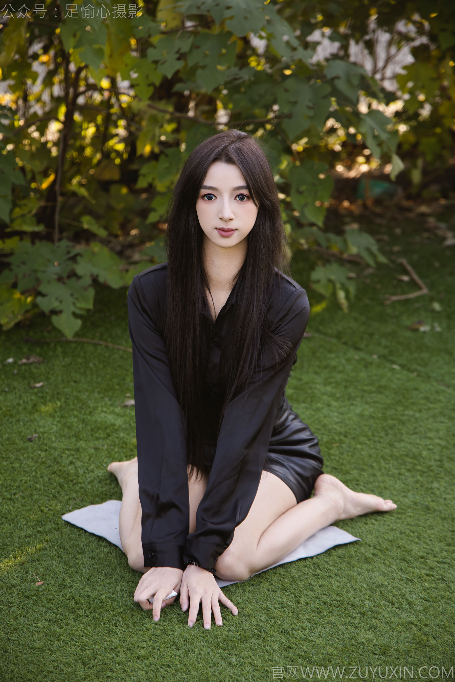 足愉心 No.020 云悦 （搭配：黑色衬衫、皮裙、高跟鞋、裸足）/(120P)