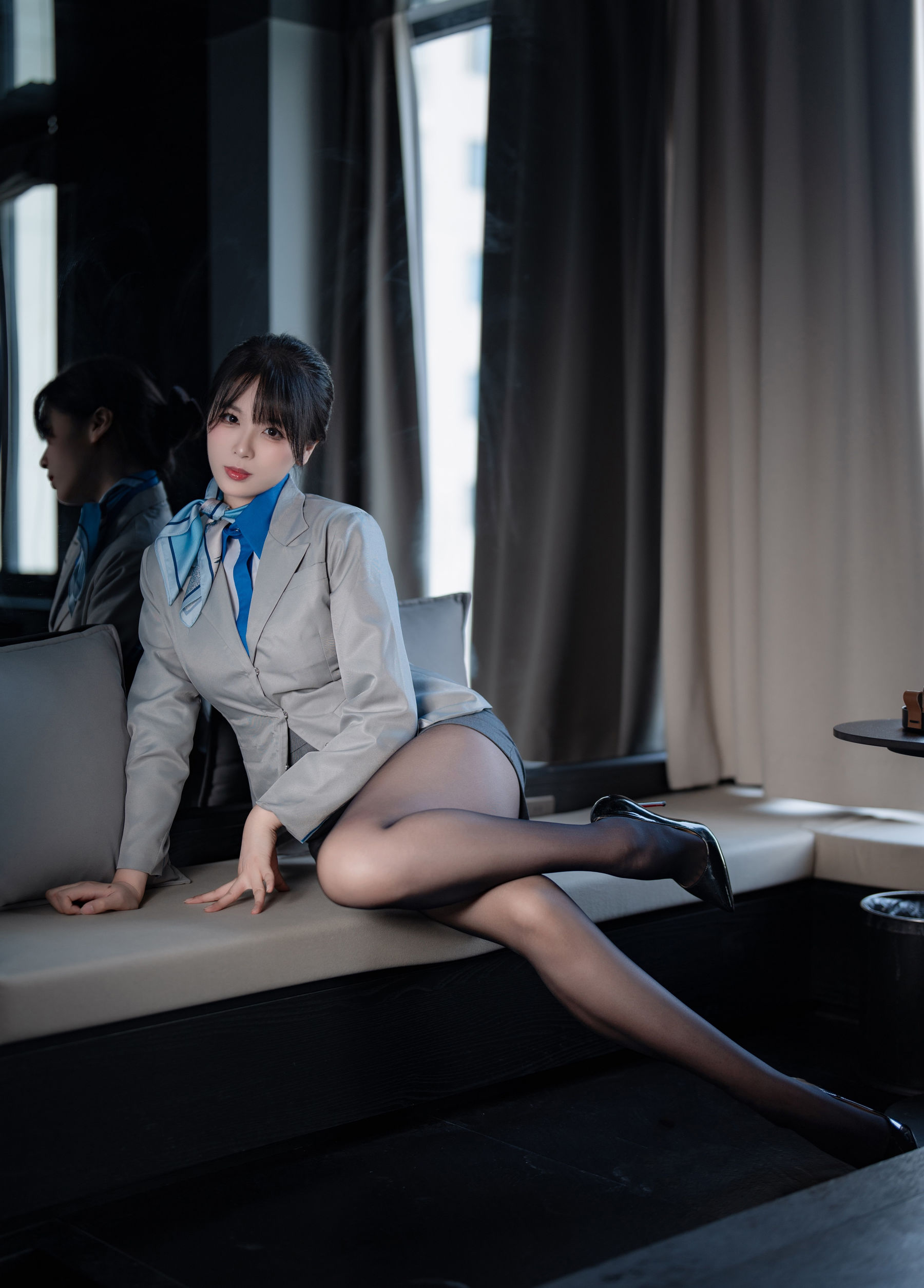 轩萧学姐 - 空姐室内黑丝/(75P)