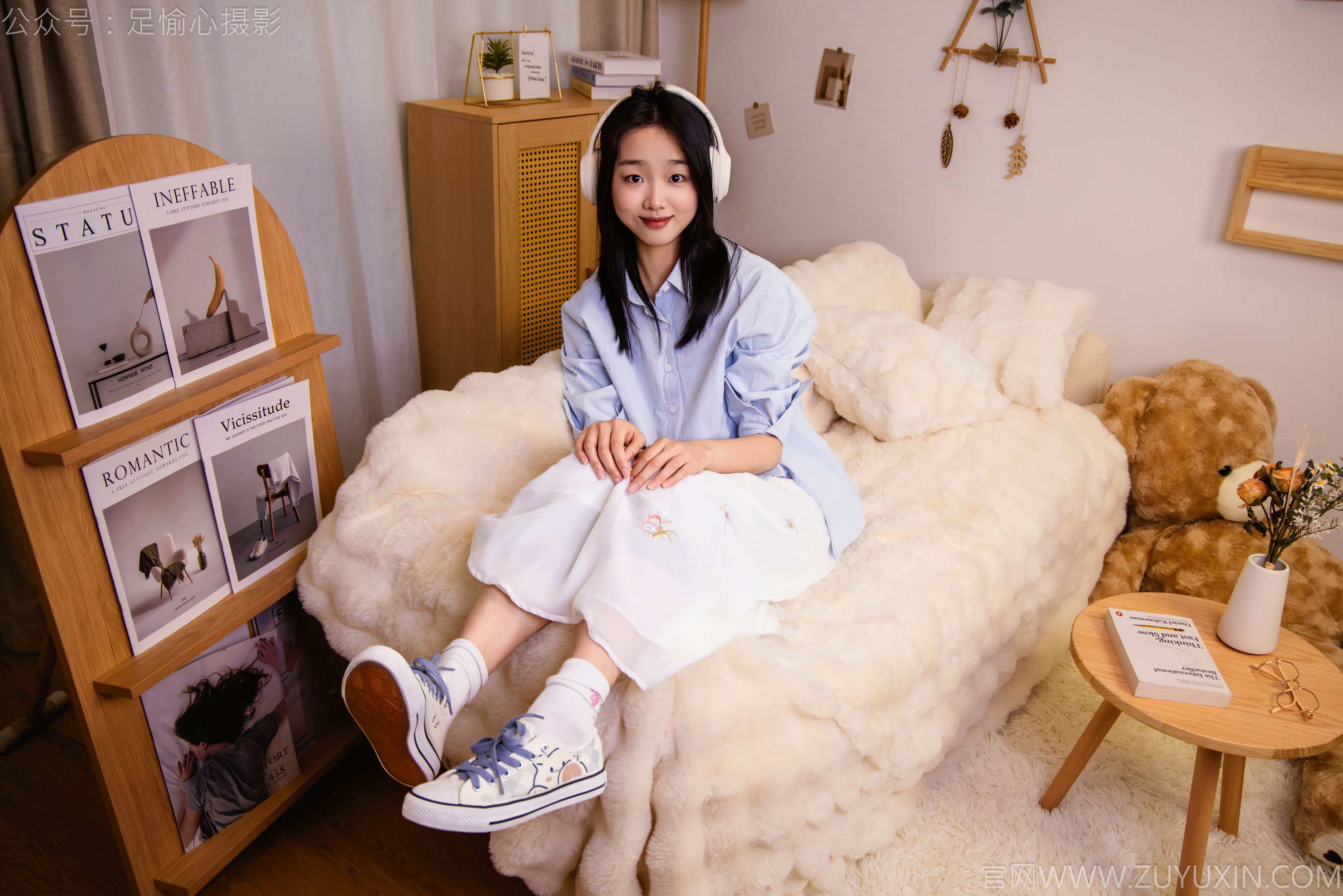 足愉心 No.023 奶芙 （搭配：蓝色衬衫、白色长裙、帆布鞋、白色棉袜、裸足）/(111P)