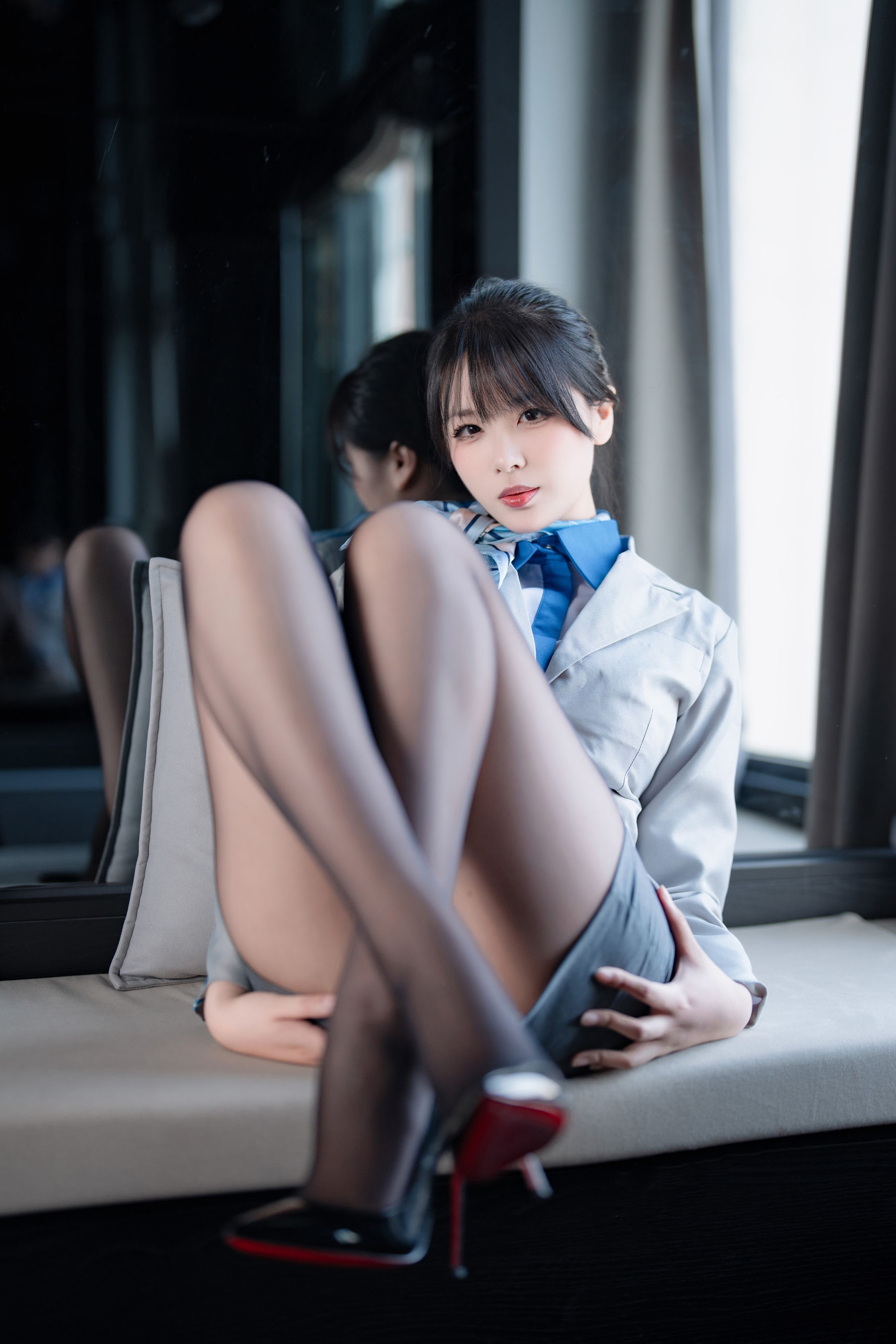 轩萧学姐 - 空姐室内黑丝/(75P)