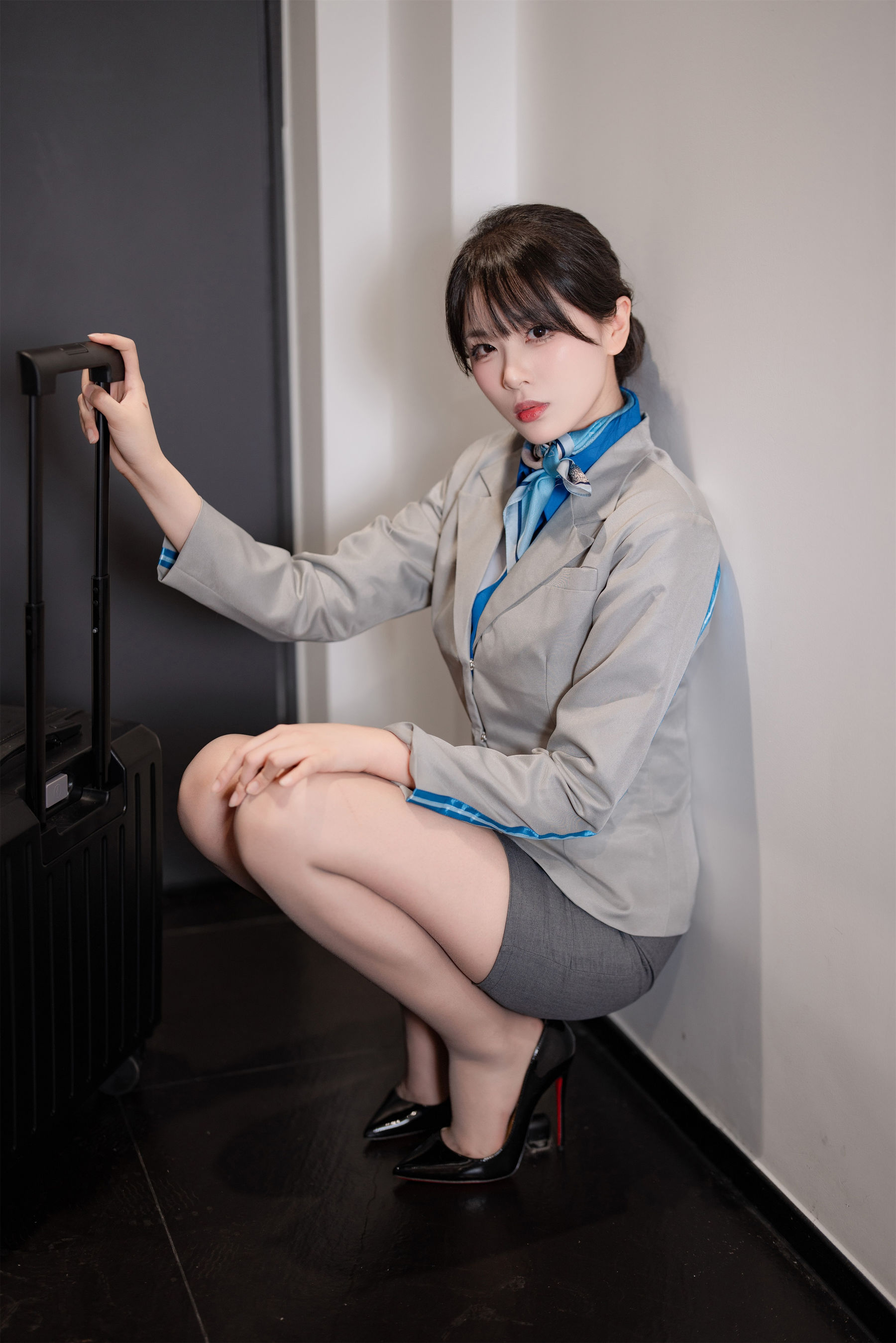 轩萧学姐 - 空姐室内灰丝/(37P)