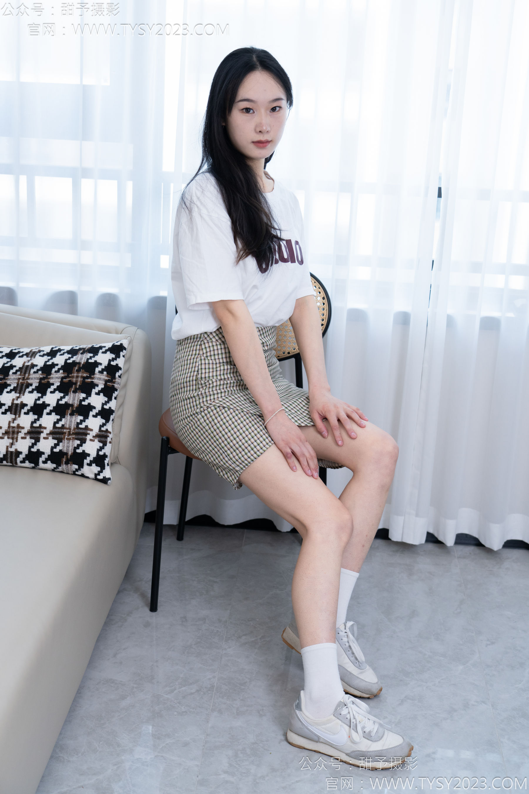 甜予摄影 No.167 小容 - 板鞋、白棉袜、裸足/(129P)