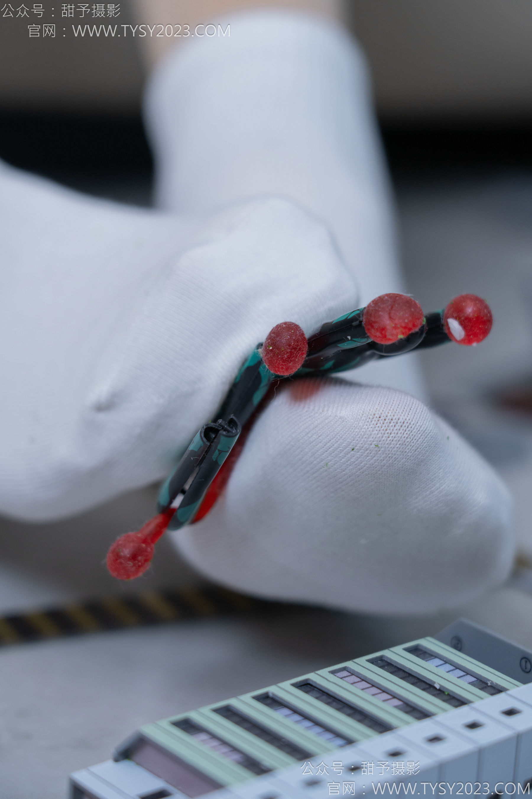 甜予摄影 No.182 珞珞 - 板鞋、白棉袜、厚肉丝、小人国剧情/(134P)