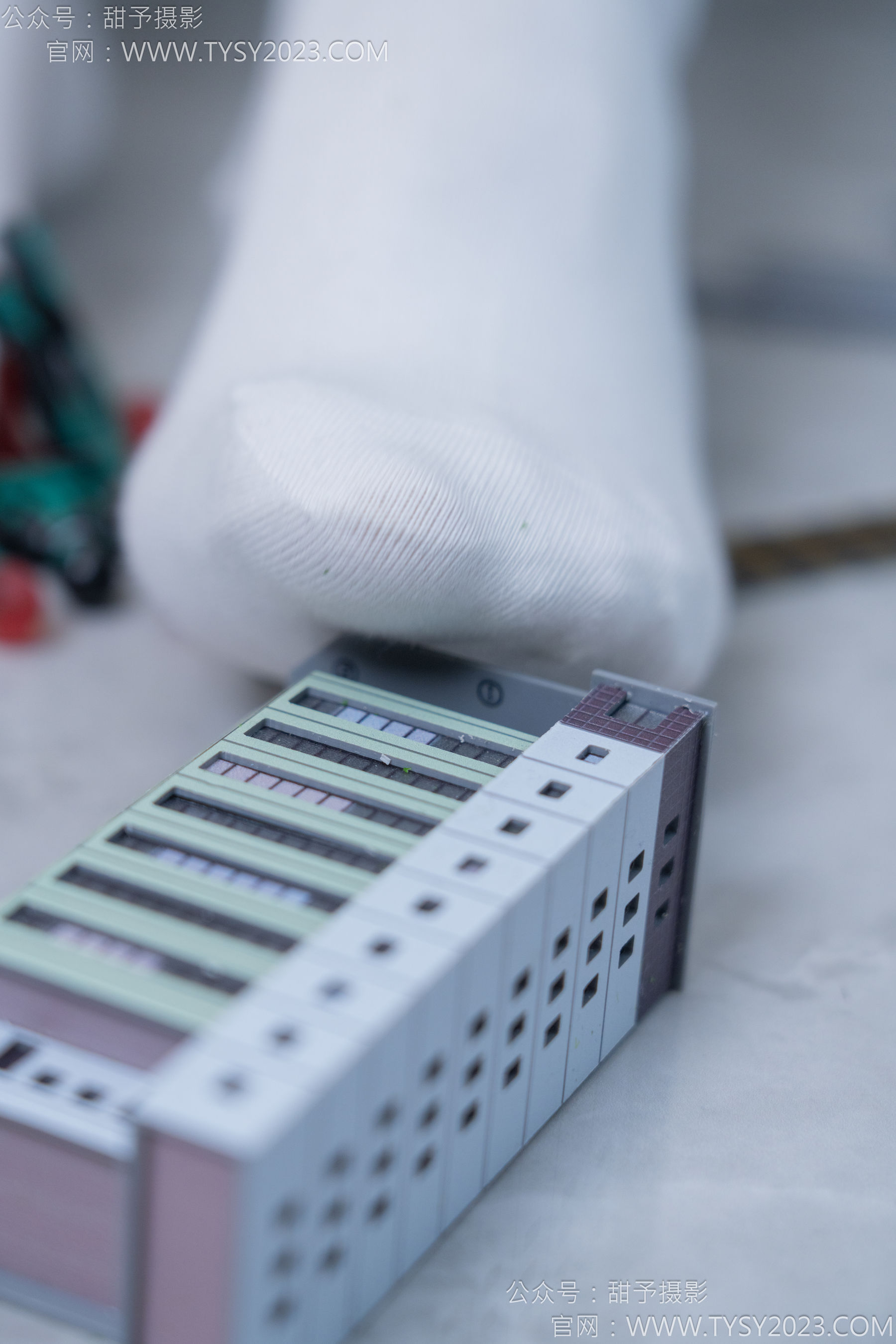 甜予摄影 No.182 珞珞 - 板鞋、白棉袜、厚肉丝、小人国剧情/(134P)