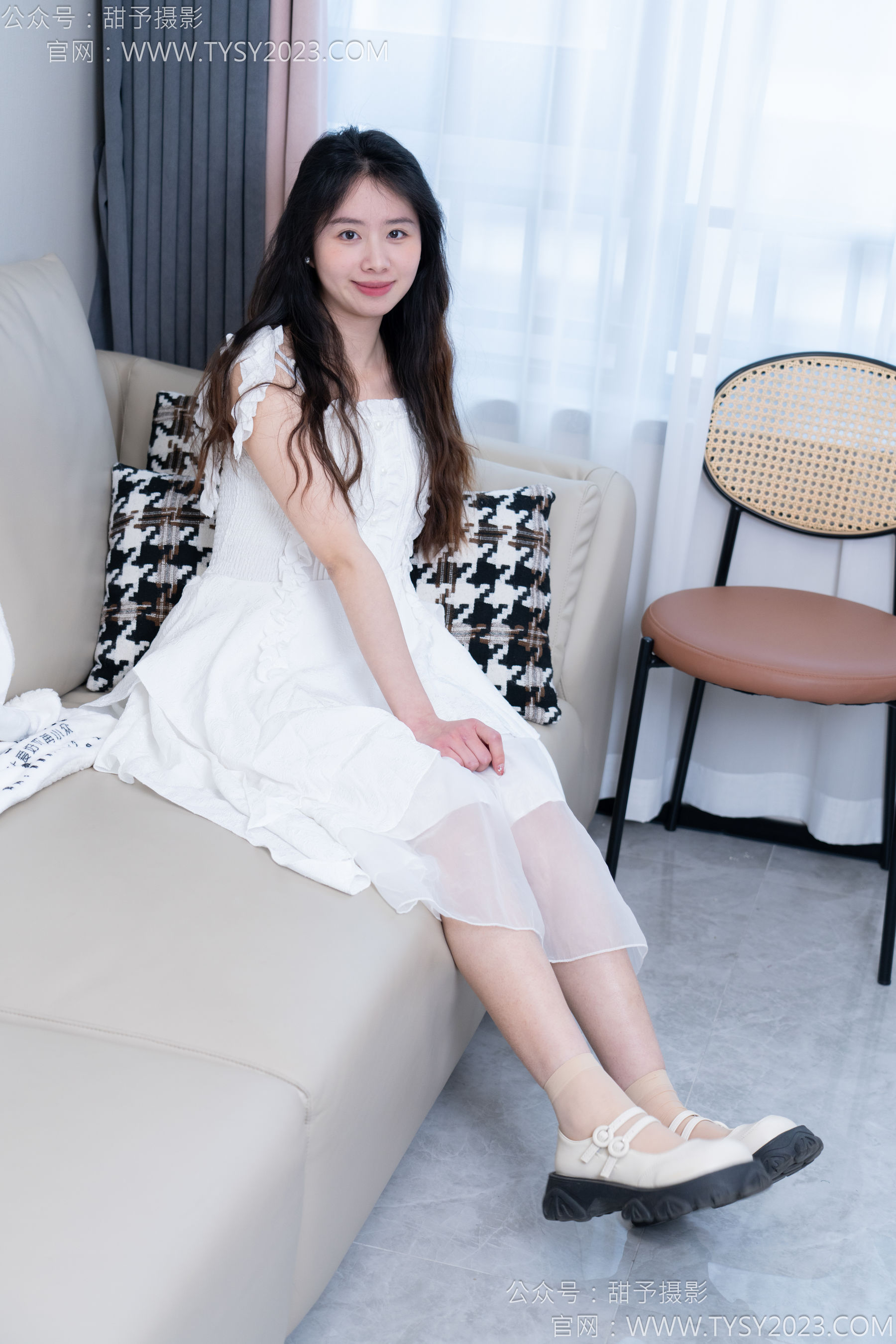 甜予摄影 No.172 知知 - 皮鞋、短肉丝、裸足/(130P)