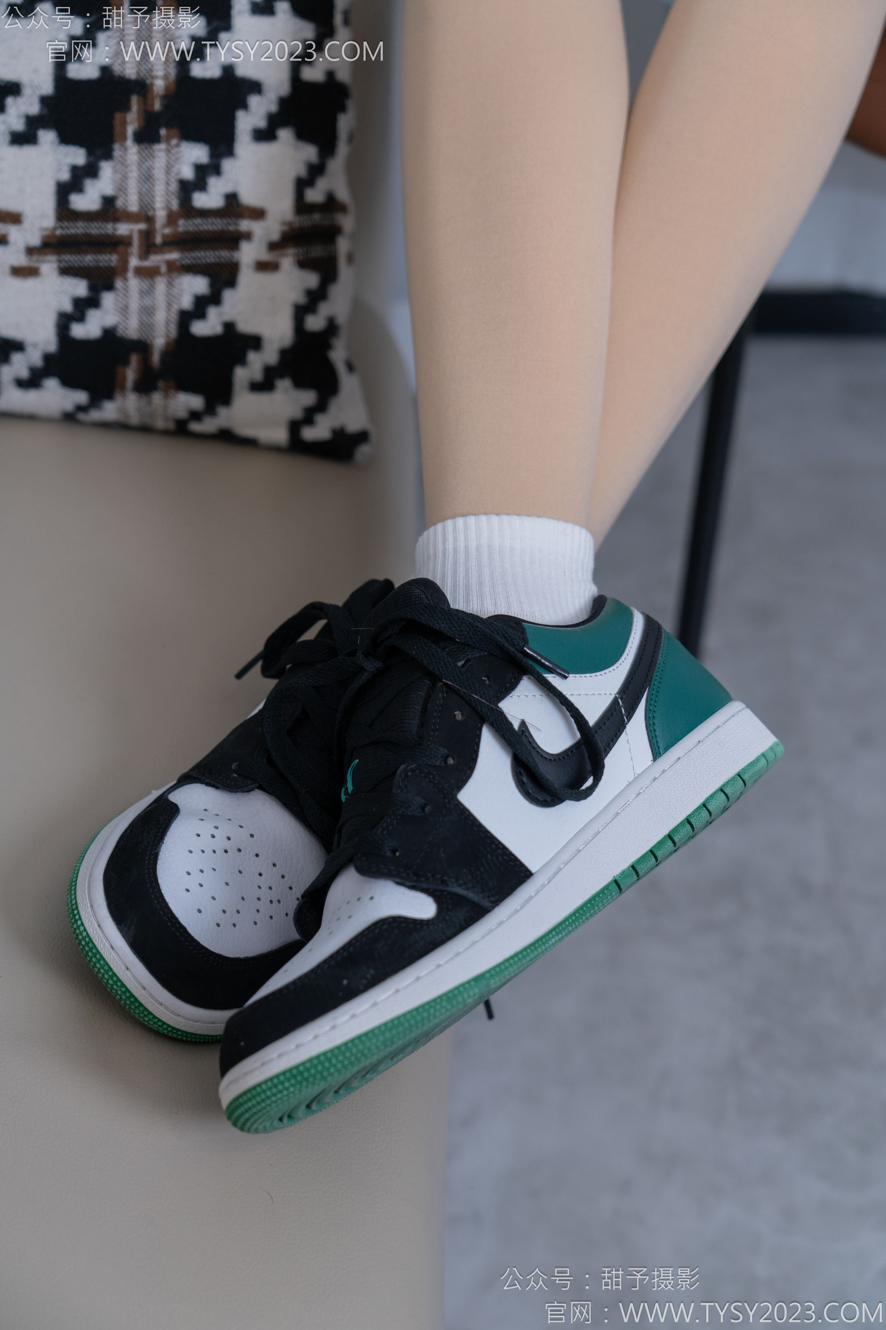 甜予摄影 No.182 珞珞 - 板鞋、白棉袜、厚肉丝、小人国剧情/(134P)