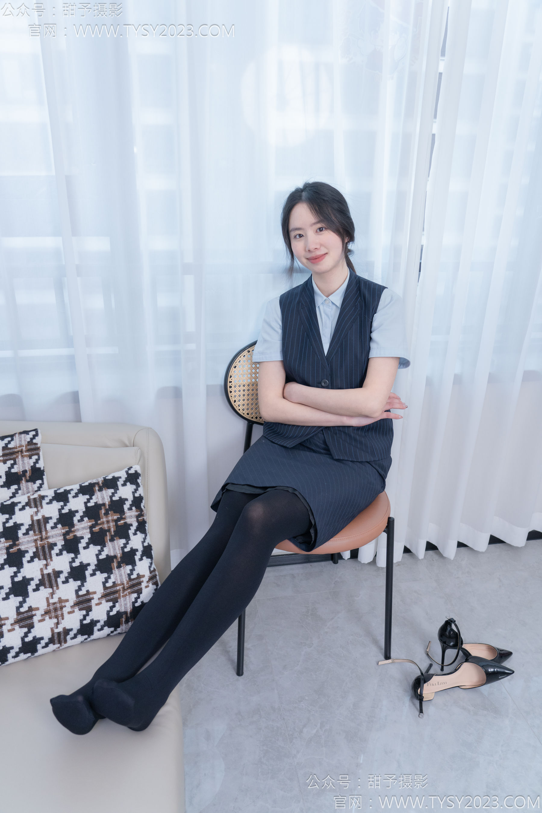 甜予摄影 No.187 知知 - 高跟鞋、厚黑丝/(127P)