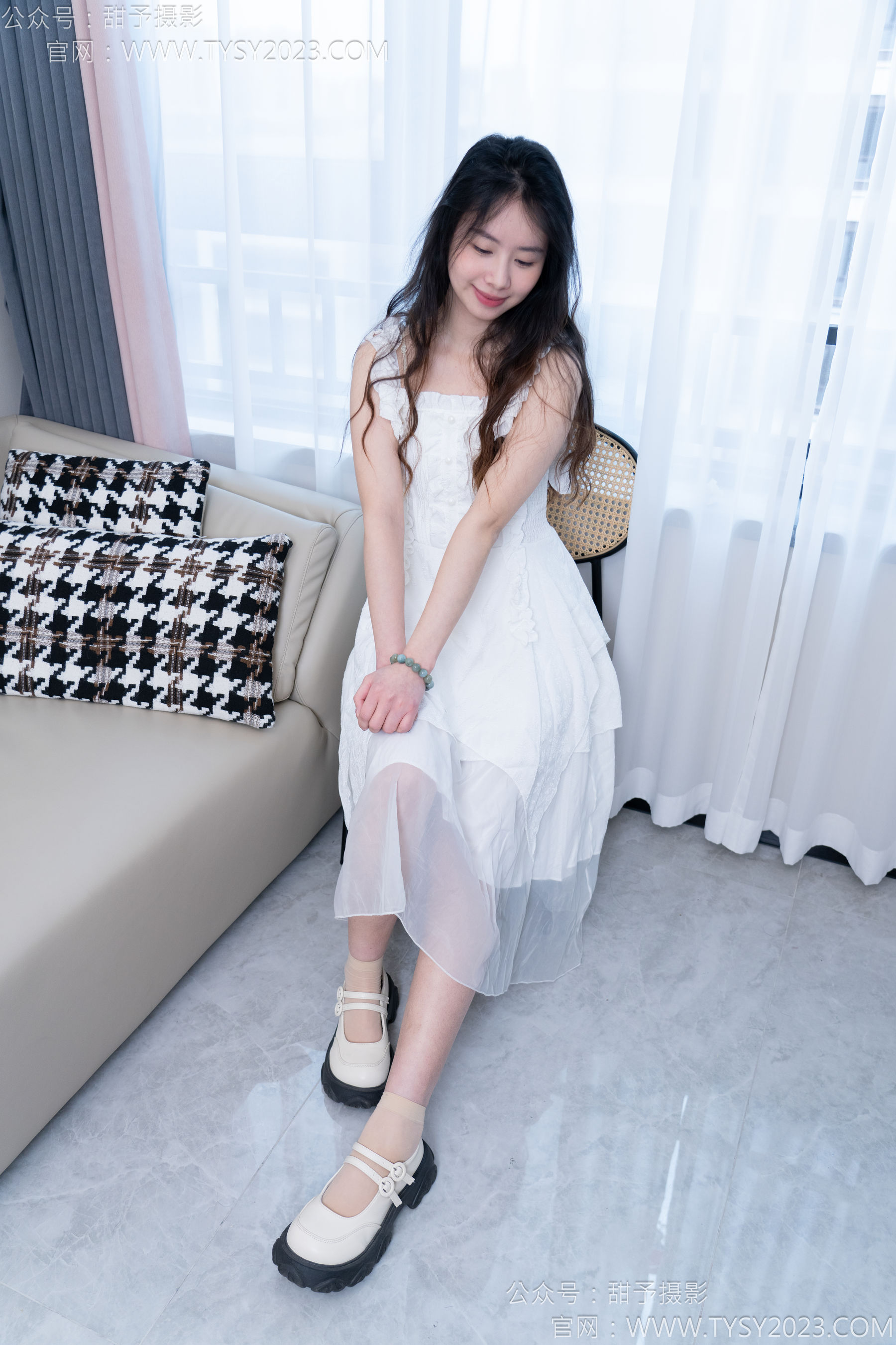 甜予摄影 No.172 知知 - 皮鞋、短肉丝、裸足/(130P)