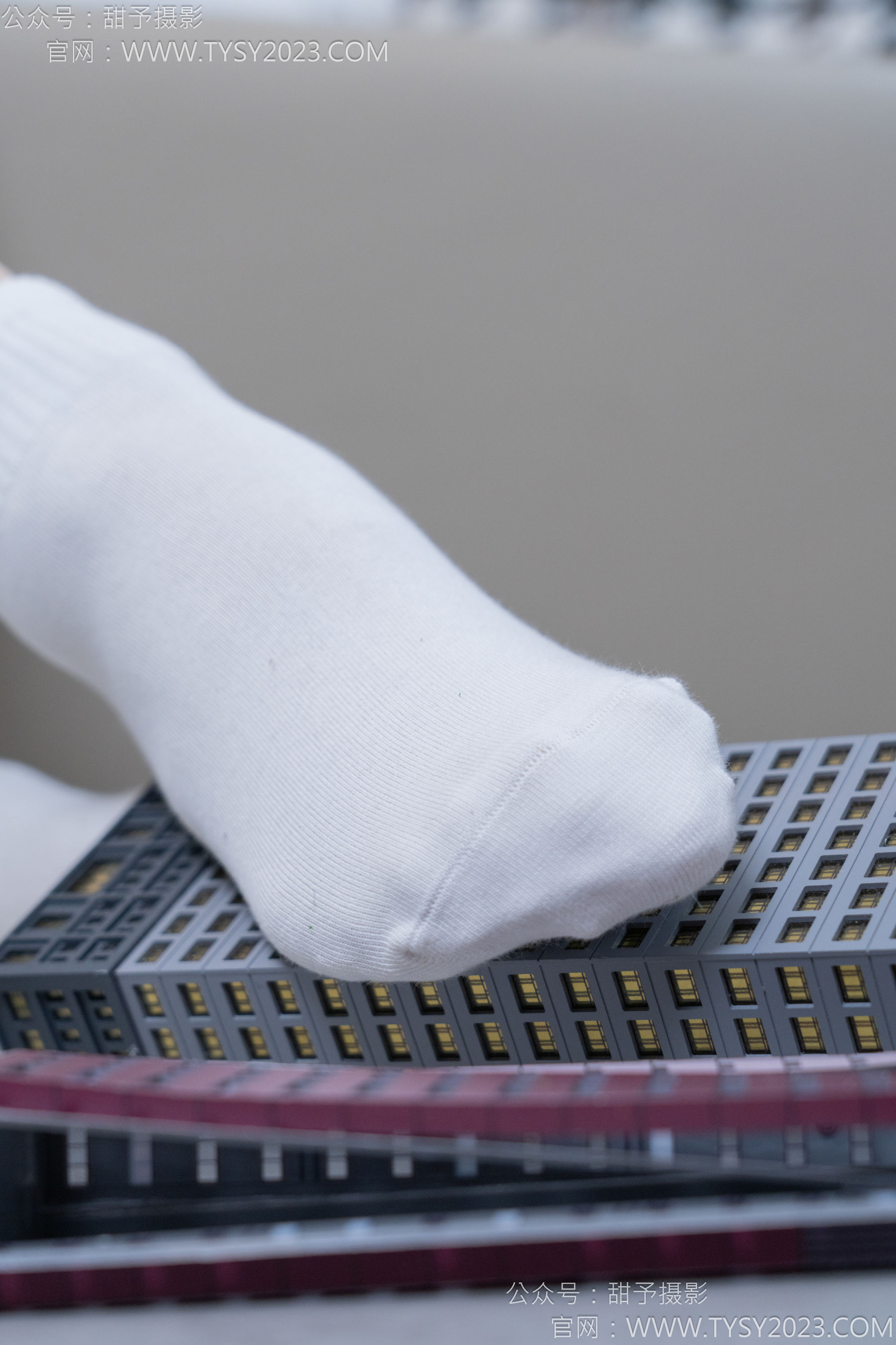 甜予摄影 No.182 珞珞 - 板鞋、白棉袜、厚肉丝、小人国剧情/(134P)