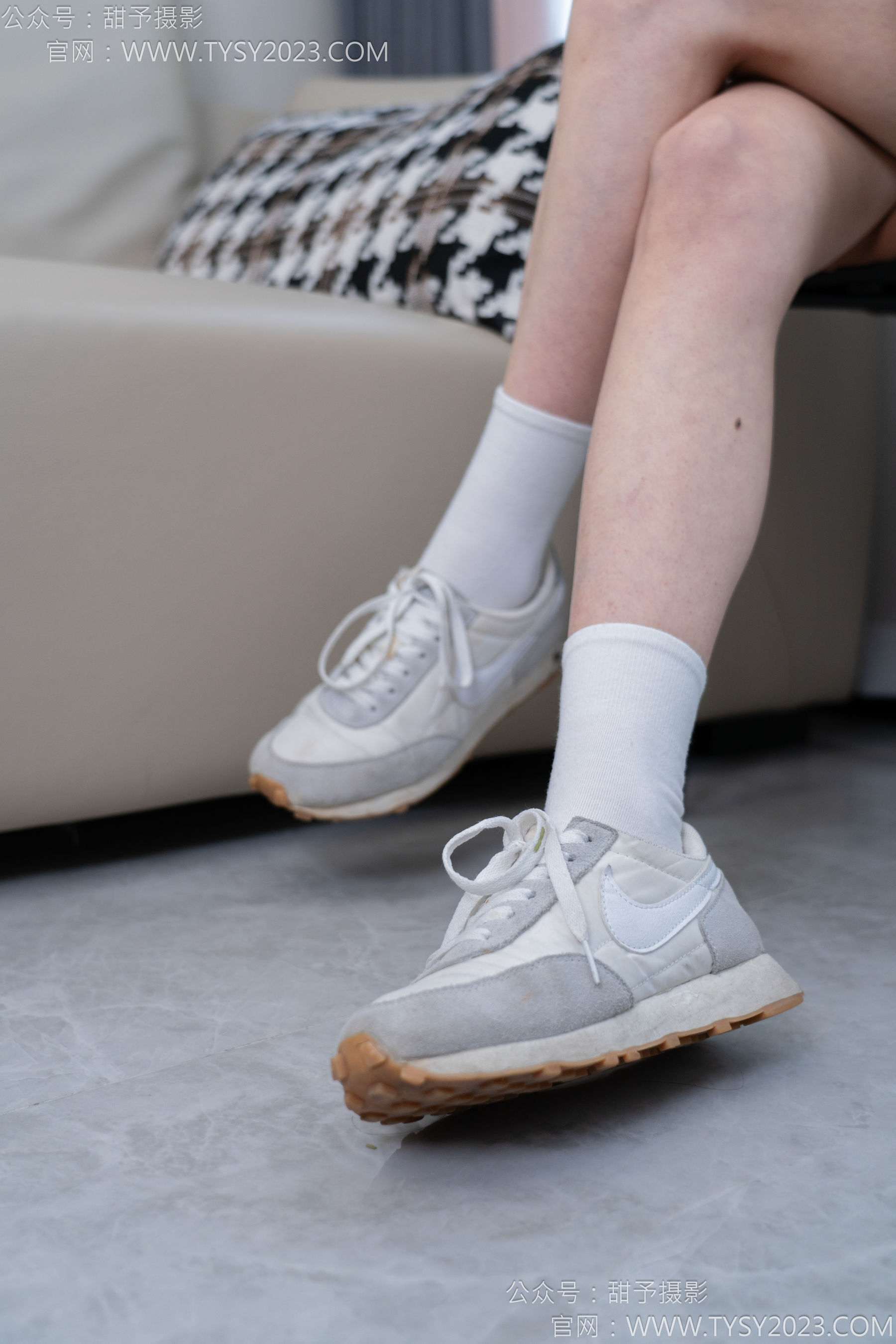 甜予摄影 No.167 小容 - 板鞋、白棉袜、裸足/(129P)