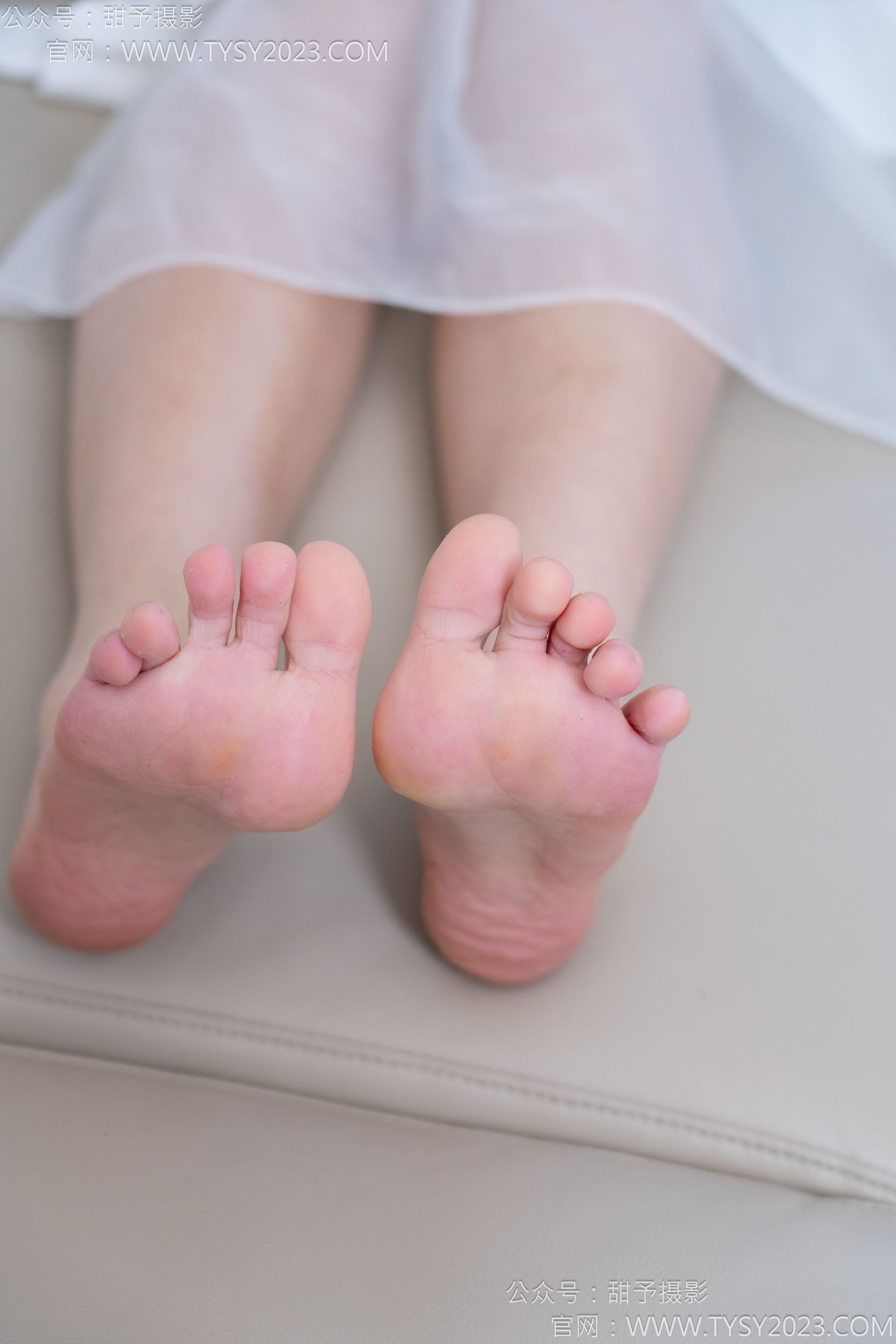 甜予摄影 No.172 知知 - 皮鞋、短肉丝、裸足/(130P)