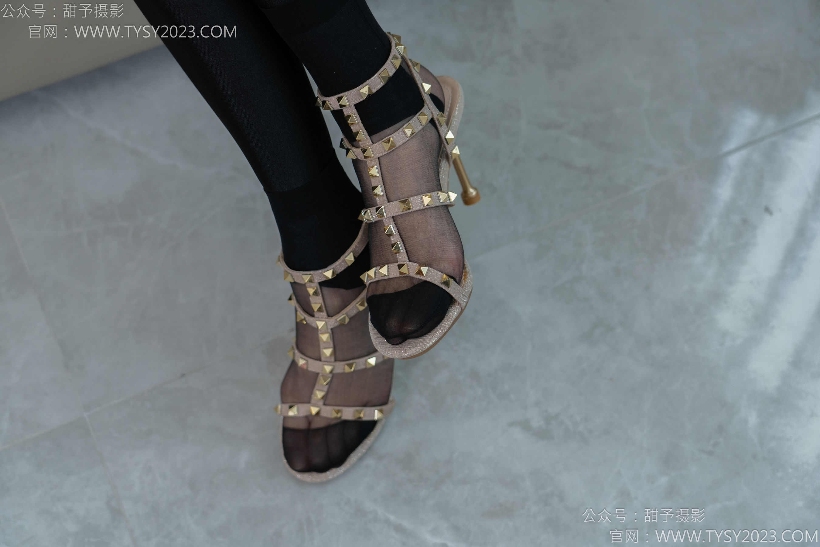 甜予摄影 No.158 梦梦 - 高跟鞋、短肉丝、短黑丝、裸足/(130P)