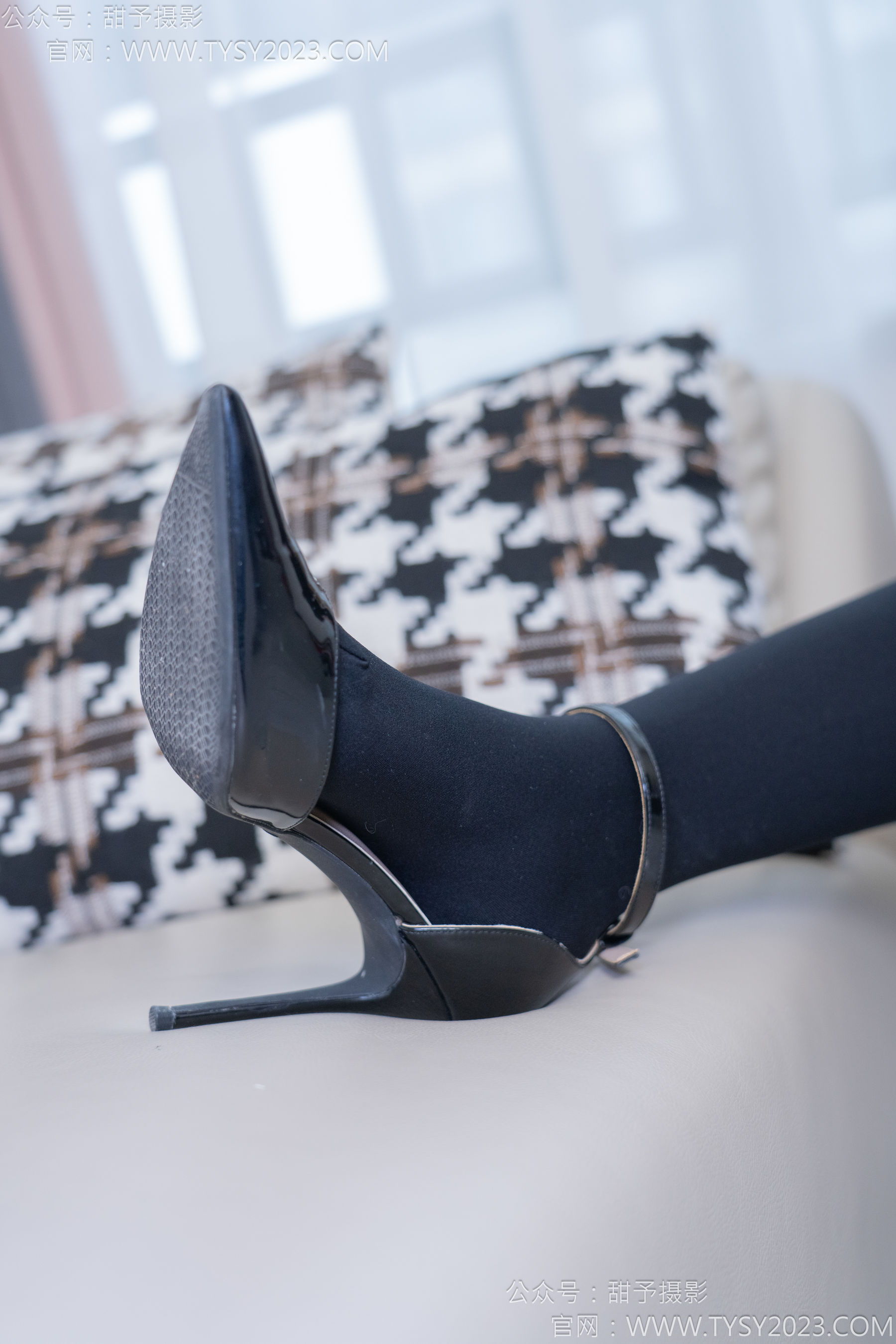 甜予摄影 No.187 知知 - 高跟鞋、厚黑丝/(127P)
