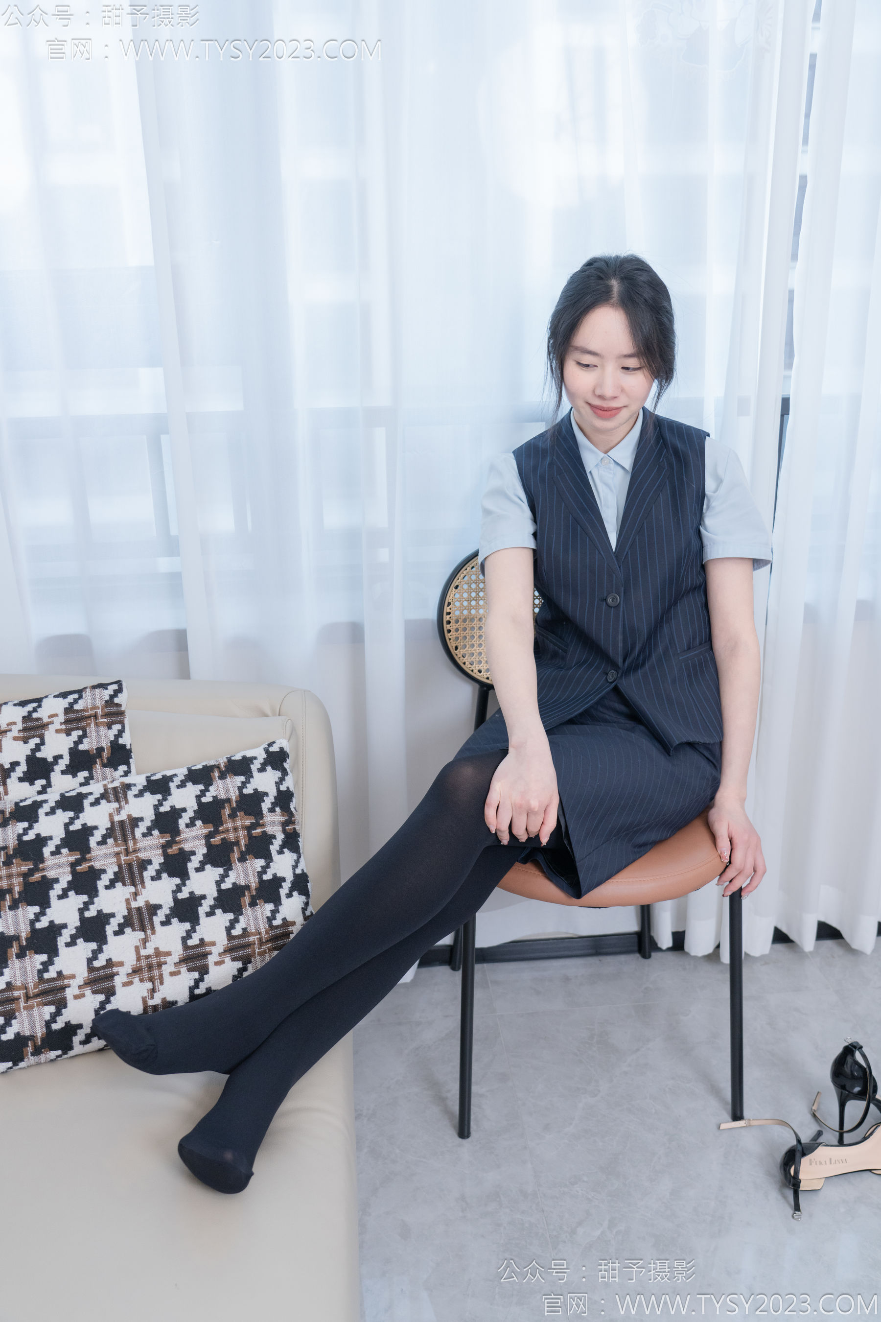 甜予摄影 No.187 知知 - 高跟鞋、厚黑丝/(127P)