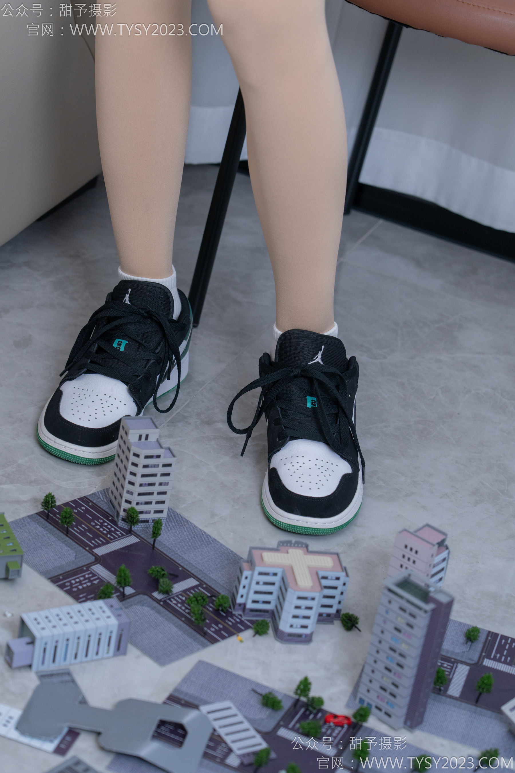 甜予摄影 No.182 珞珞 - 板鞋、白棉袜、厚肉丝、小人国剧情/(134P)