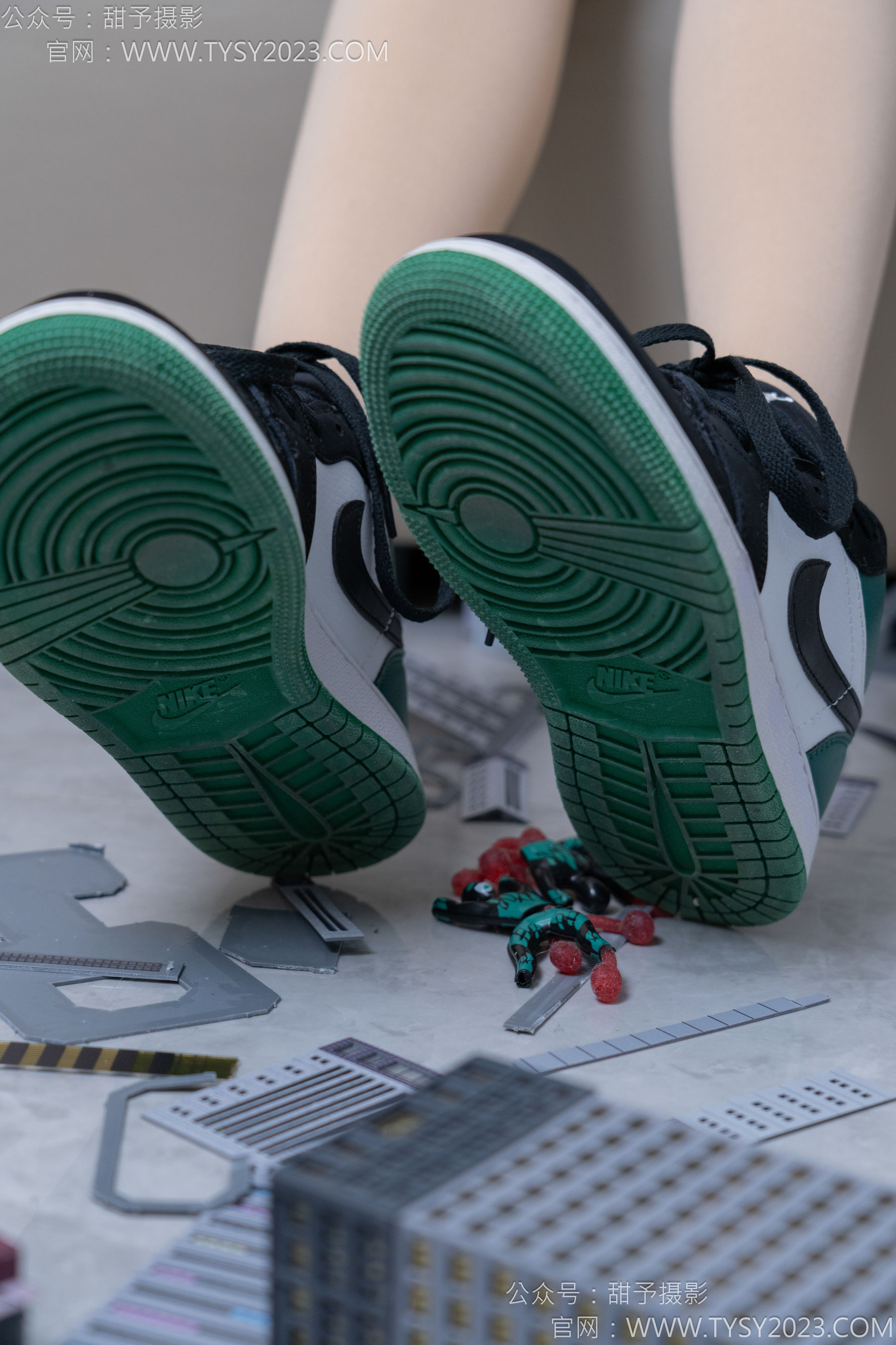 甜予摄影 No.182 珞珞 - 板鞋、白棉袜、厚肉丝、小人国剧情/(134P)