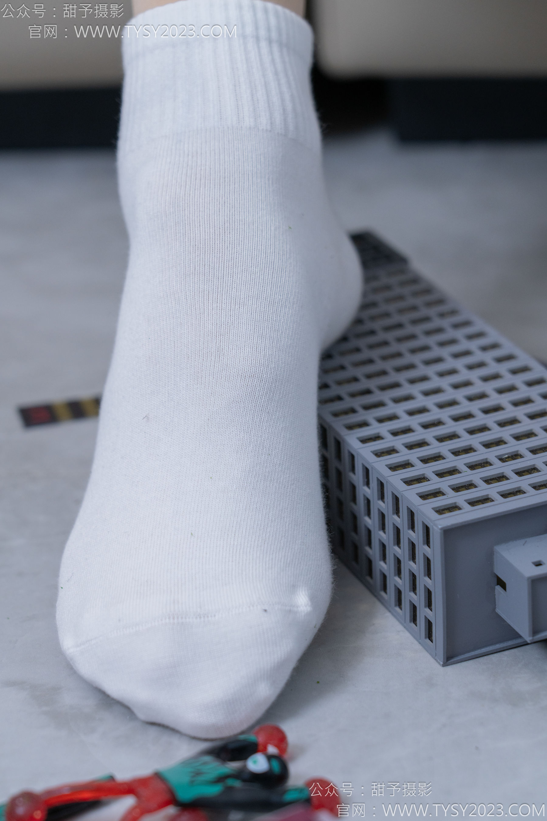 甜予摄影 No.182 珞珞 - 板鞋、白棉袜、厚肉丝、小人国剧情/(134P)