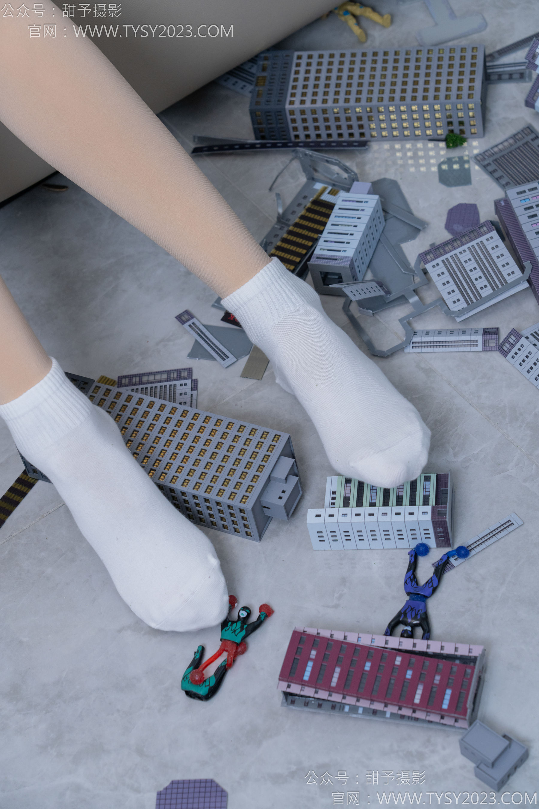 甜予摄影 No.182 珞珞 - 板鞋、白棉袜、厚肉丝、小人国剧情/(134P)