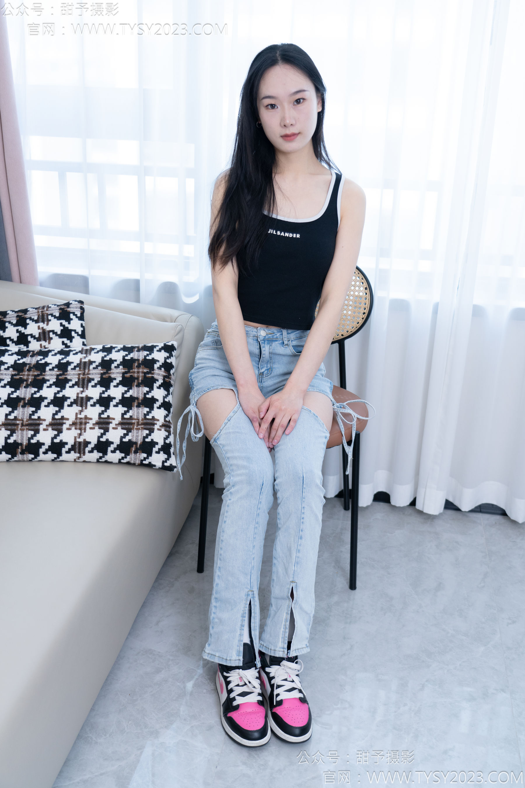 甜予摄影 No.181 小容 - 板鞋、白棉袜、裸足/(130P)