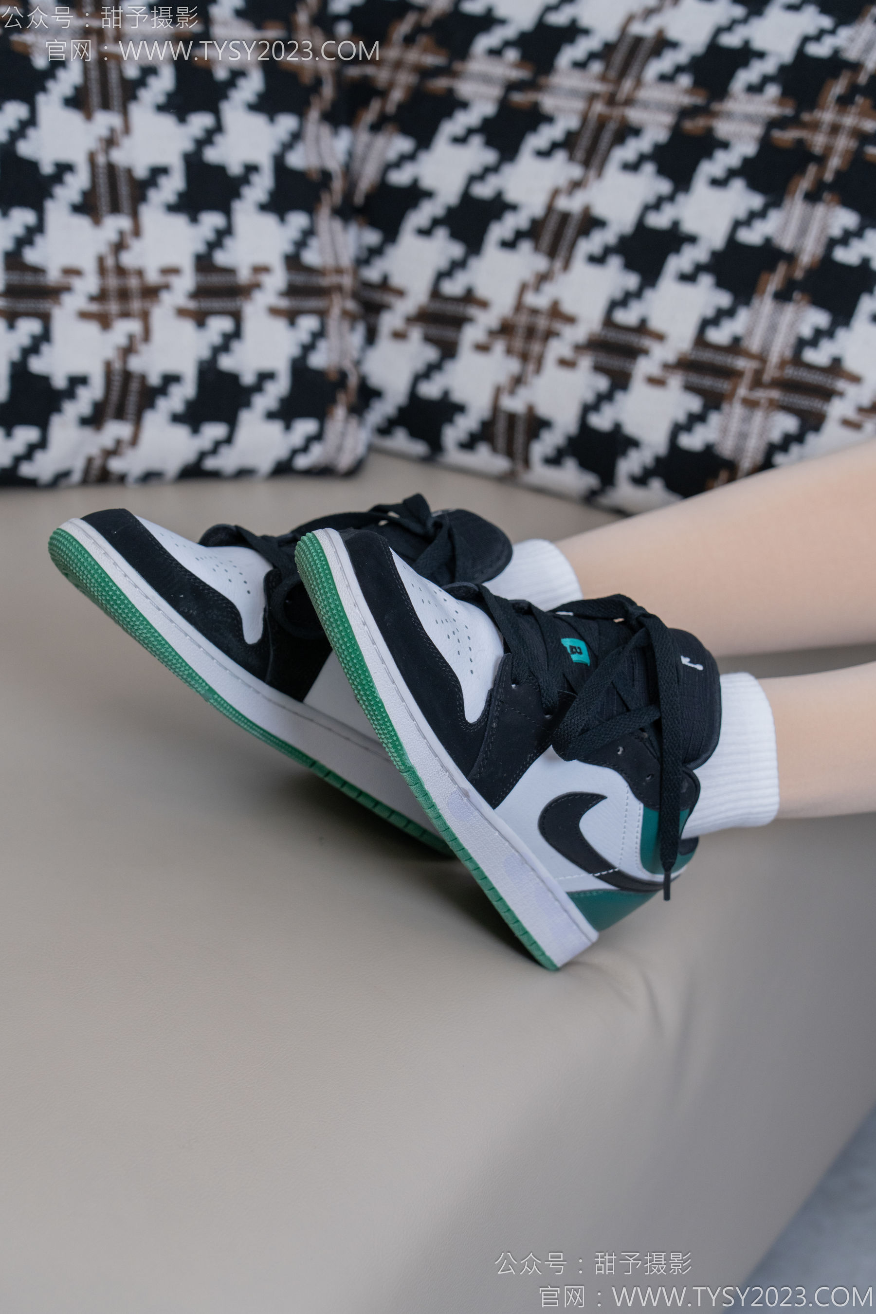 甜予摄影 No.182 珞珞 - 板鞋、白棉袜、厚肉丝、小人国剧情/(134P)