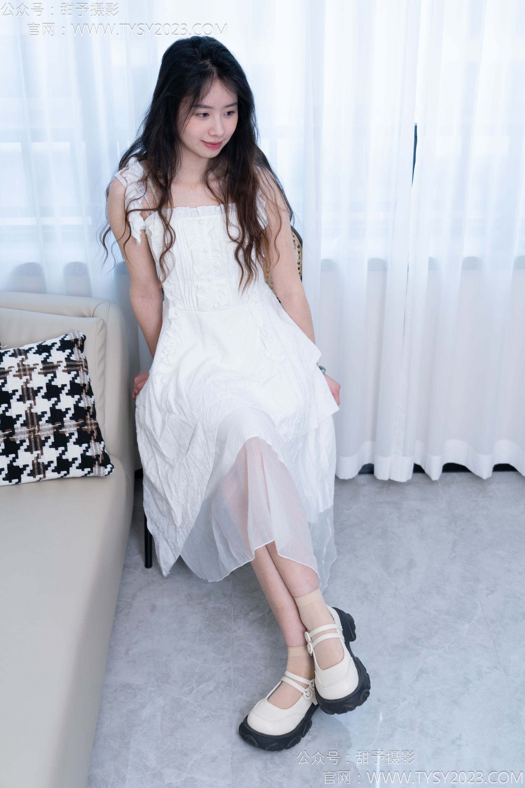 甜予摄影 No.172 知知 - 皮鞋、短肉丝、裸足/(130P)