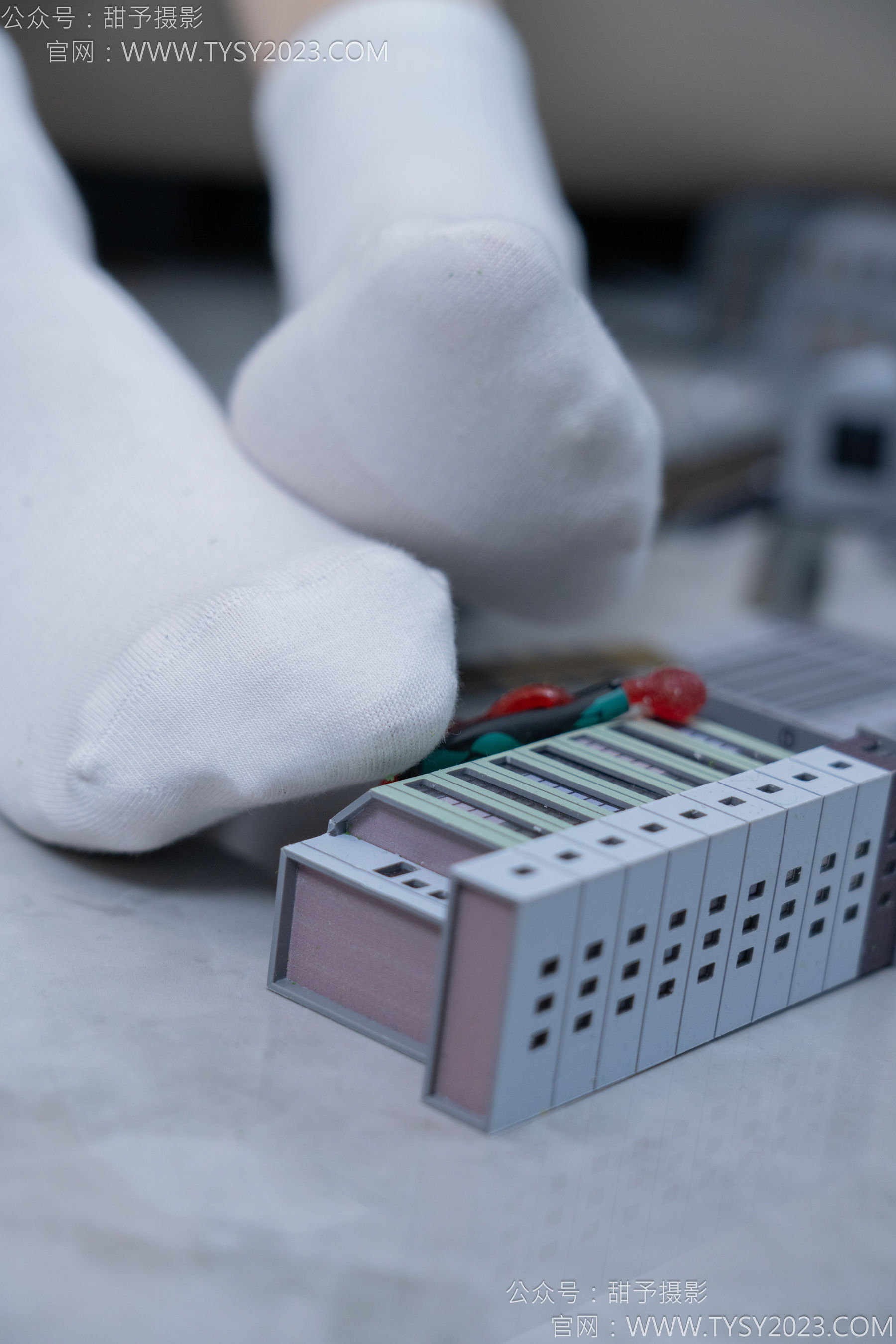 甜予摄影 No.182 珞珞 - 板鞋、白棉袜、厚肉丝、小人国剧情/(134P)