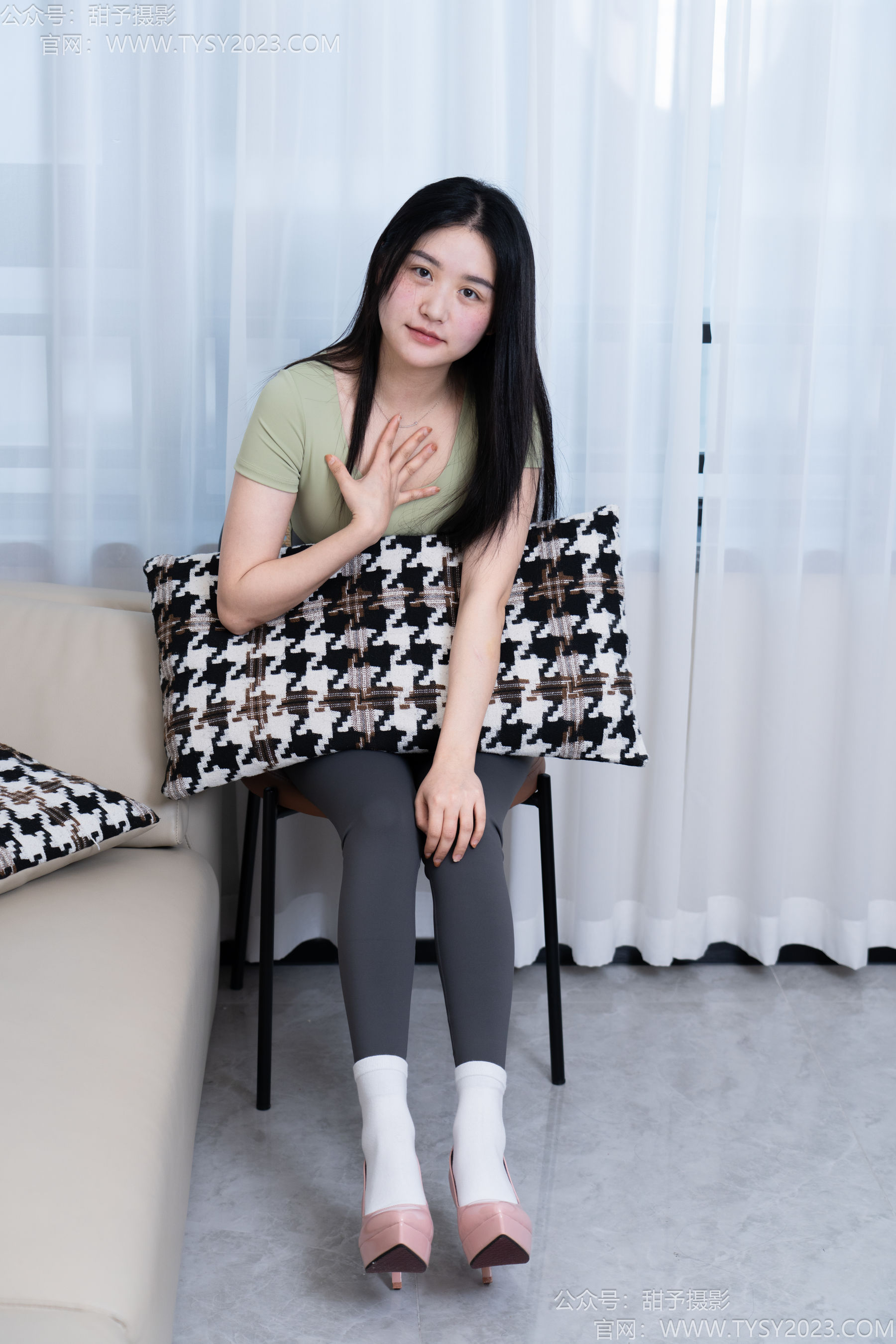 甜予摄影 No.192 澜澜 - 高跟鞋、白棉袜、裸足/(134P)