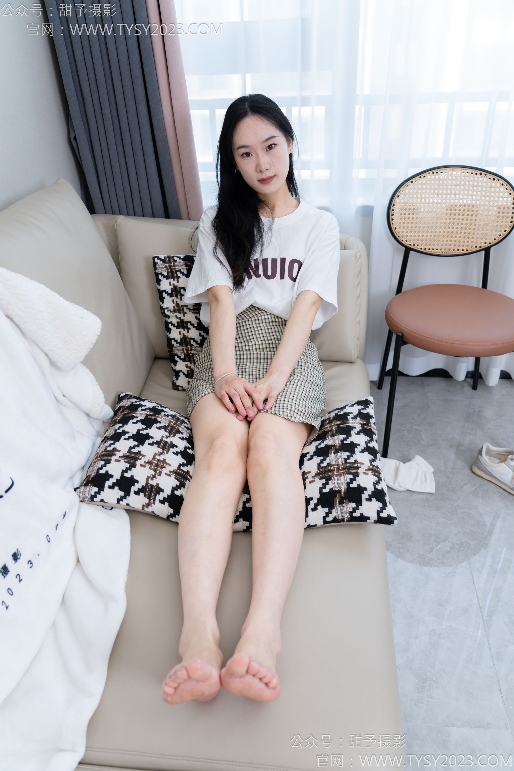 甜予摄影 No.167 小容 - 板鞋、白棉袜、裸足/(129P)