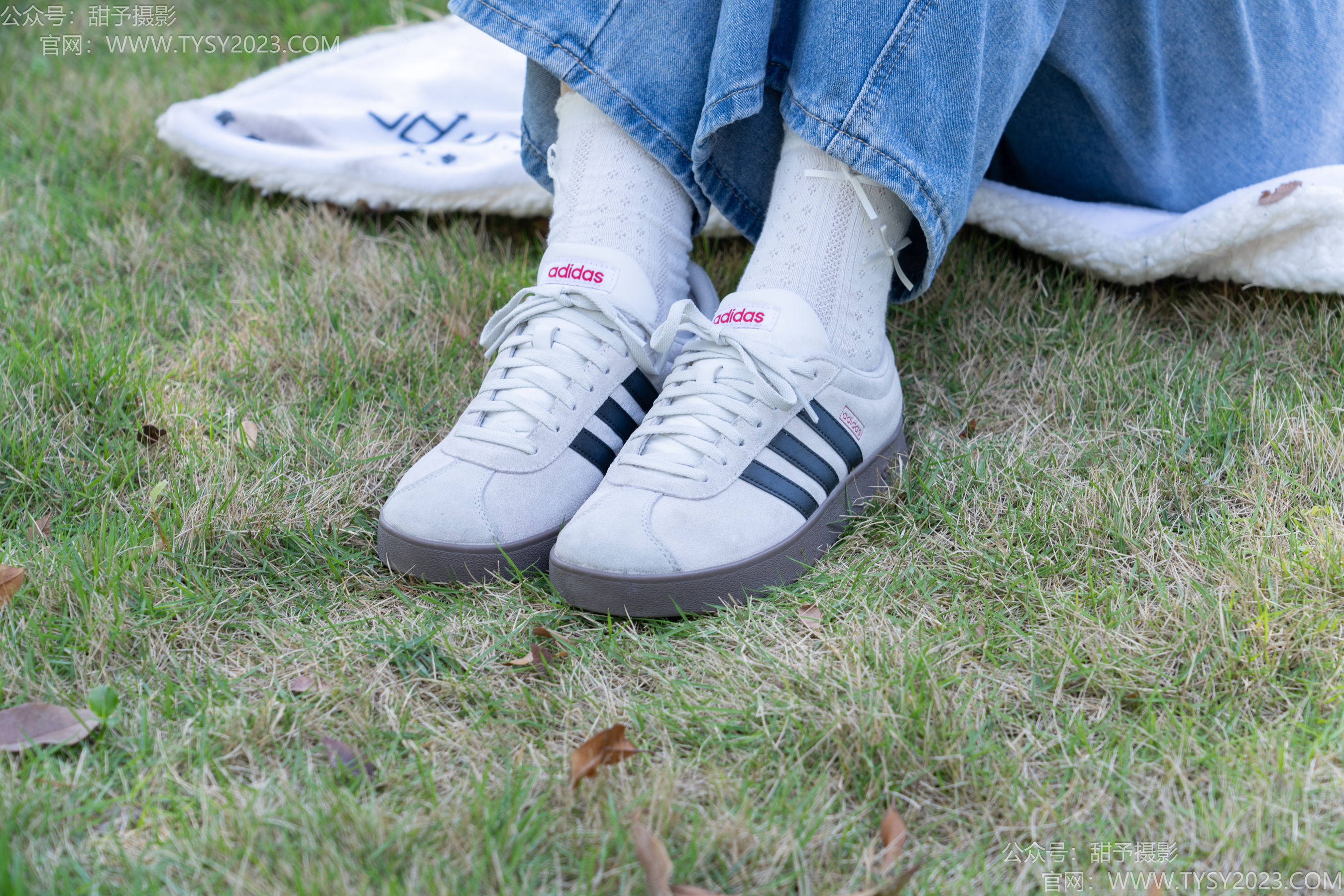 甜予摄影 No.194 小橙子 - 板鞋、白棉袜、裸足/(130P)