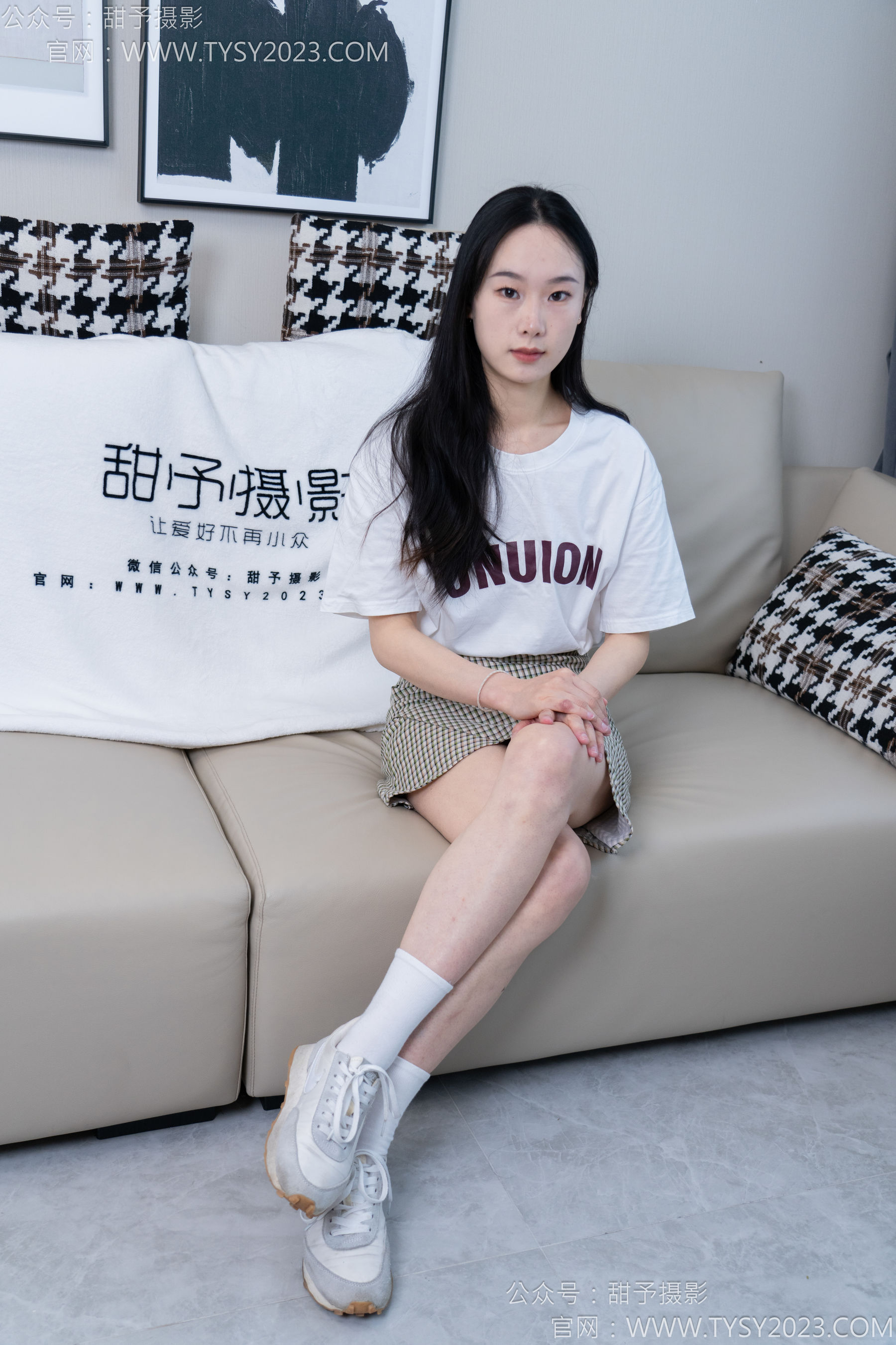甜予摄影 No.167 小容 - 板鞋、白棉袜、裸足/(129P)