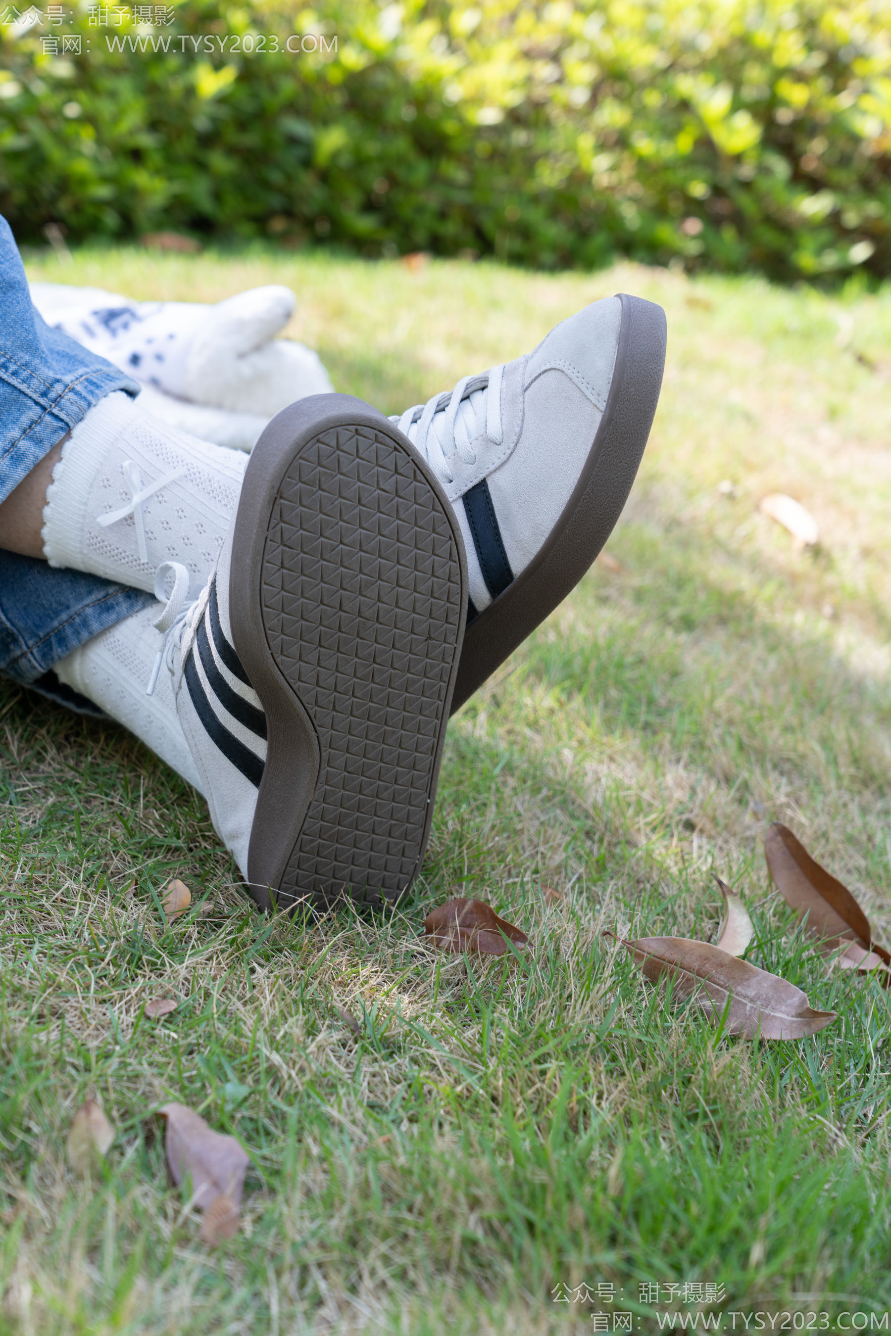 甜予摄影 No.194 小橙子 - 板鞋、白棉袜、裸足/(130P)