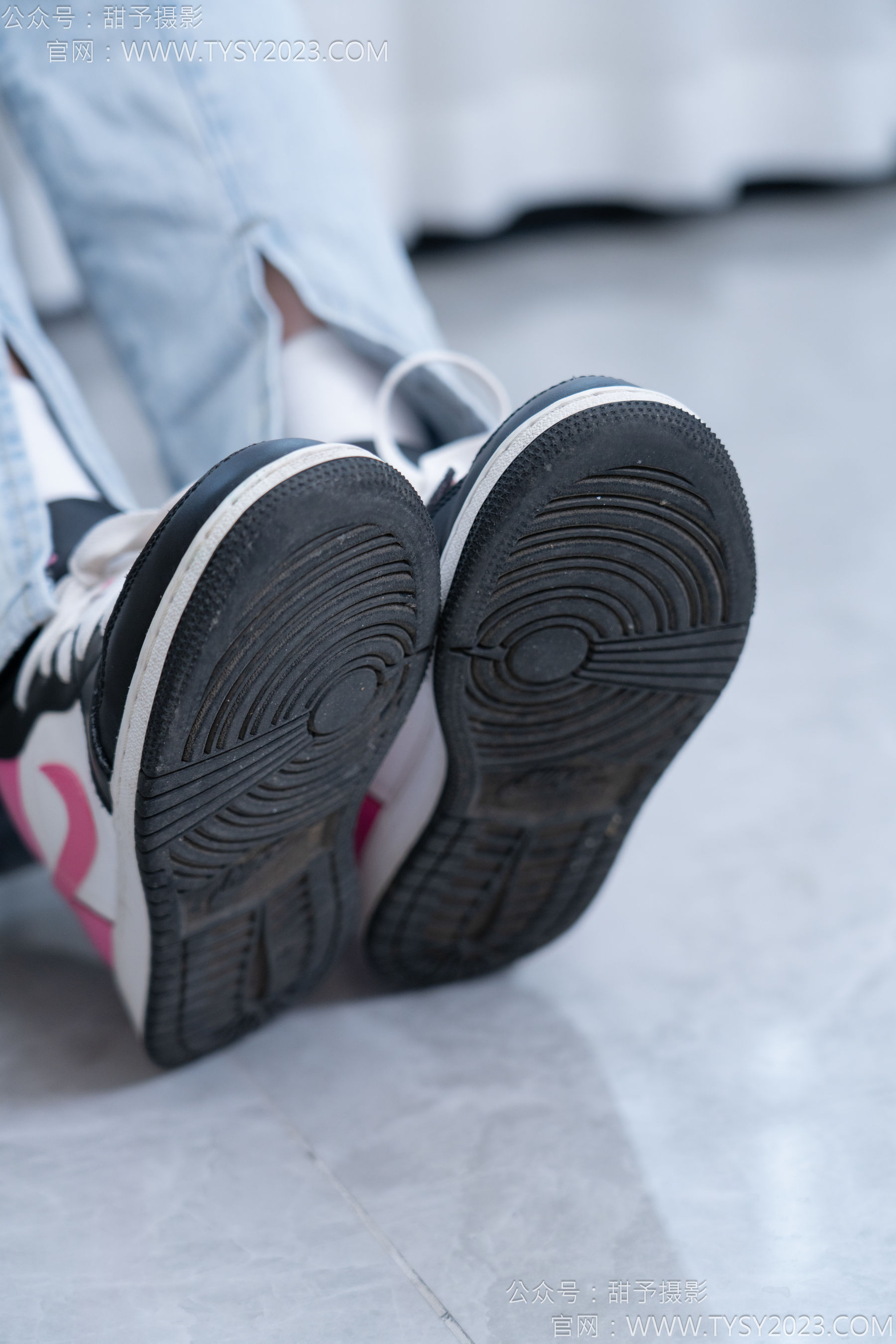 甜予摄影 No.181 小容 - 板鞋、白棉袜、裸足/(130P)